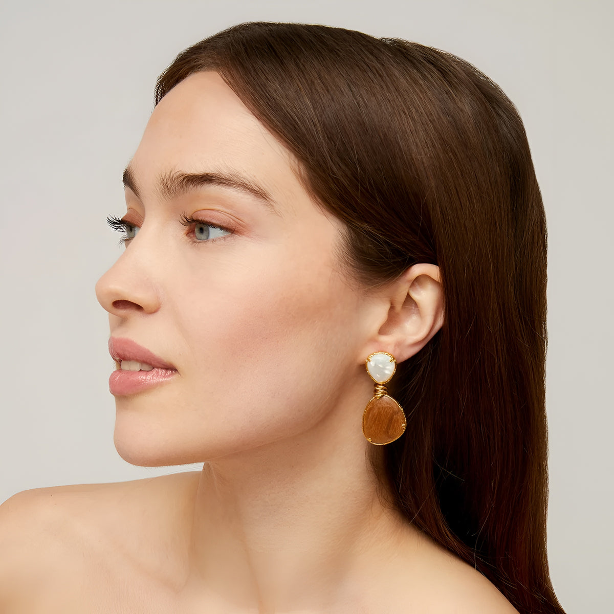 Gas Bijoux Ohrringe Silia, Wood & White Mother-of-Pearl, vergoldet