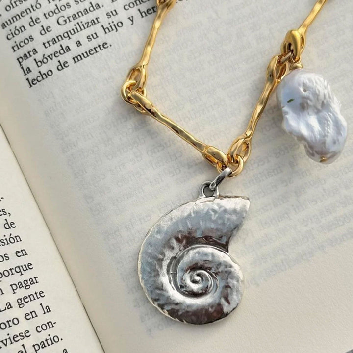 Alhaja Kette Antlantis with Caracola and Pearl Nautilus, vergoldet