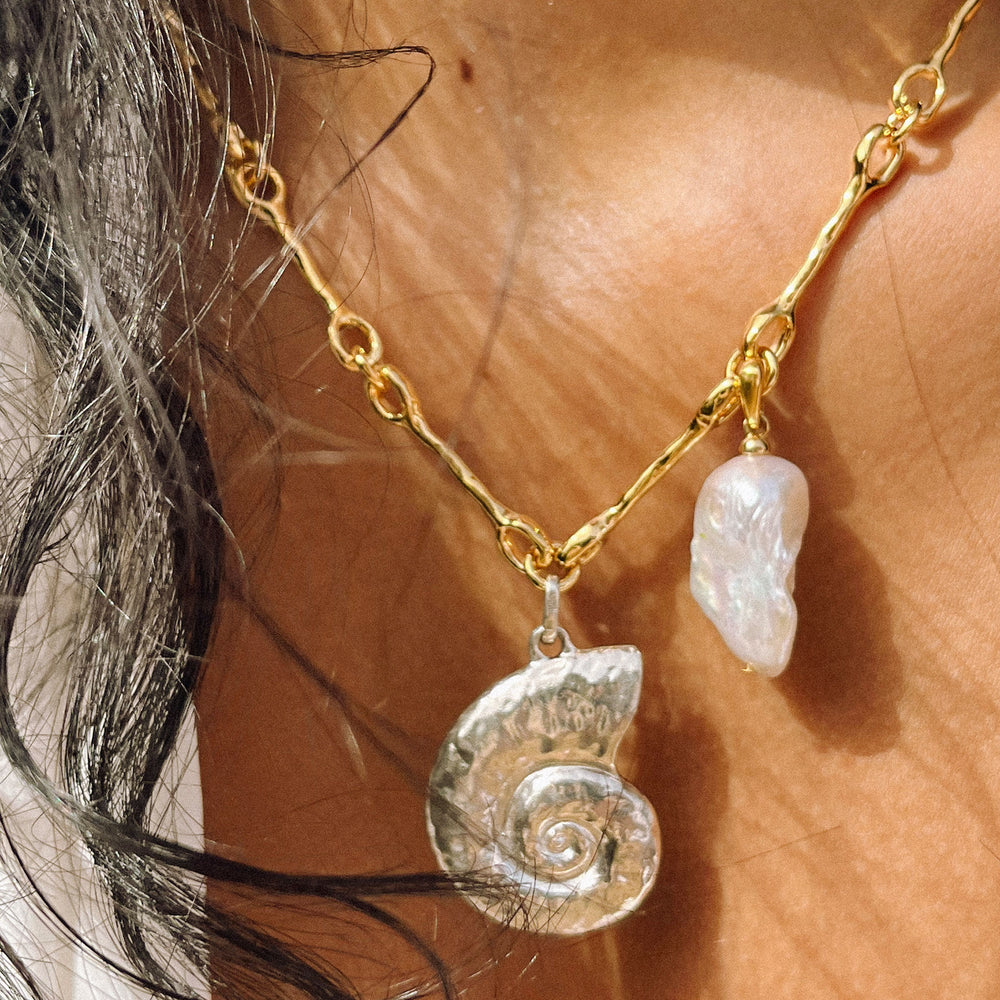 Alhaja Kette Antlantis with Caracola and Pearl Nautilus, vergoldet