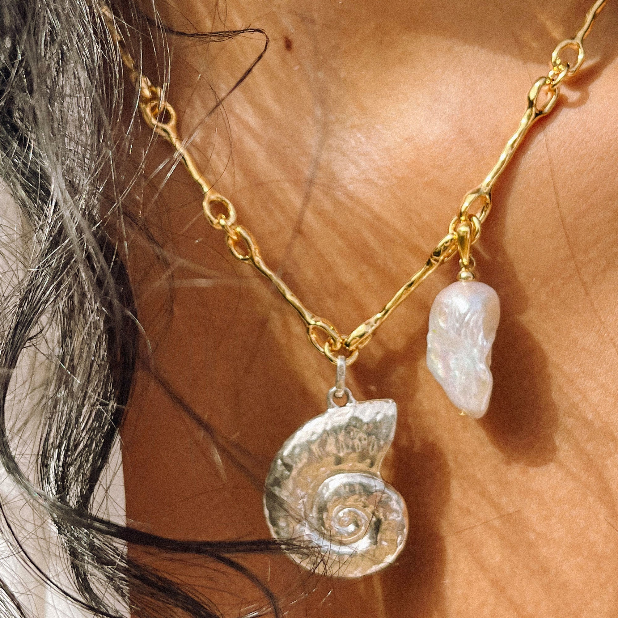 Alhaja Kette Antlantis with Caracola and Pearl Nautilus, vergoldet