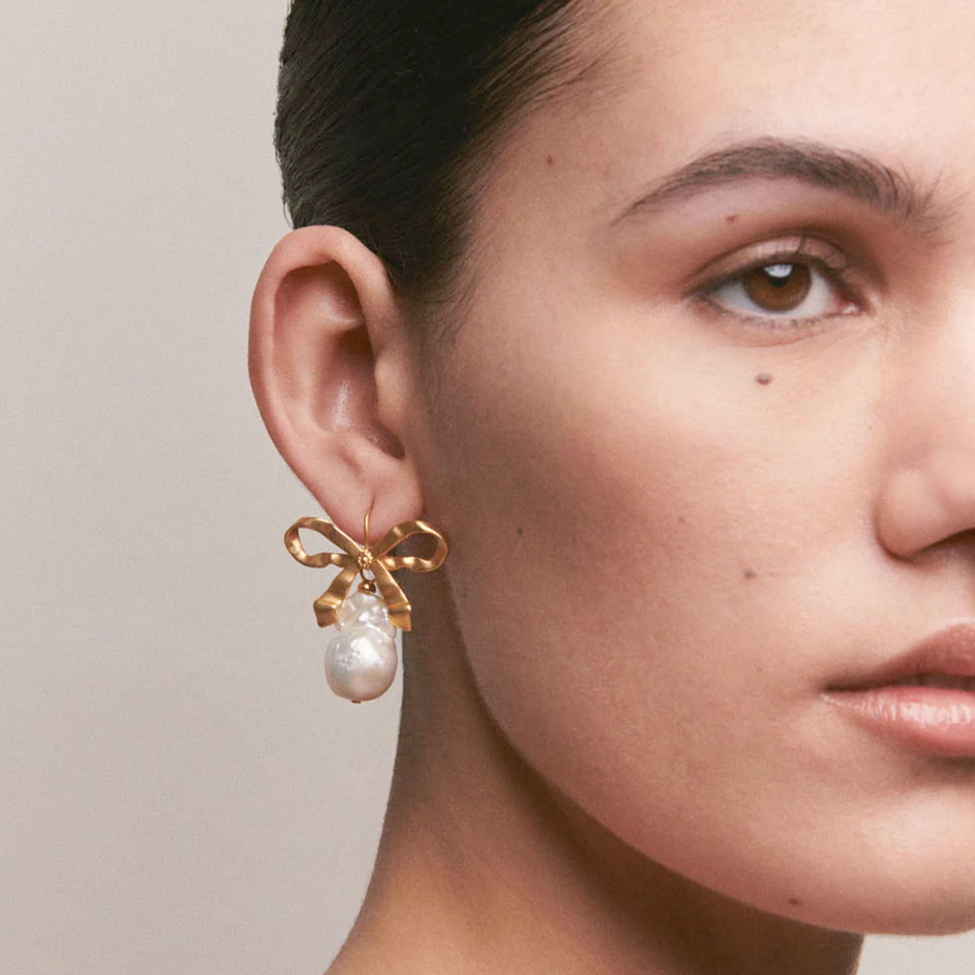 Alhaja Ohrringe Flavia mit Perle, vergoldet