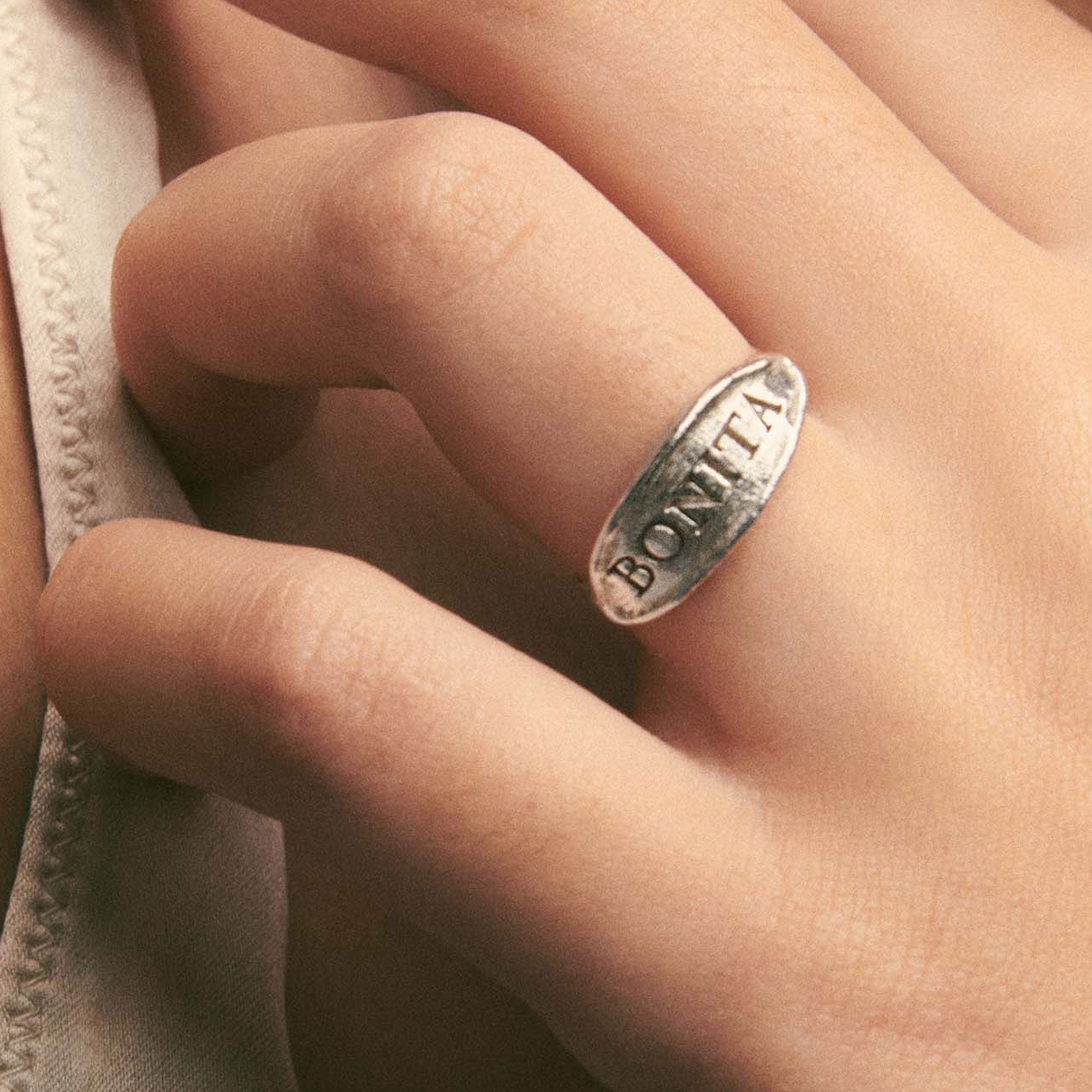 Alhaja Ring Bonita, Silber