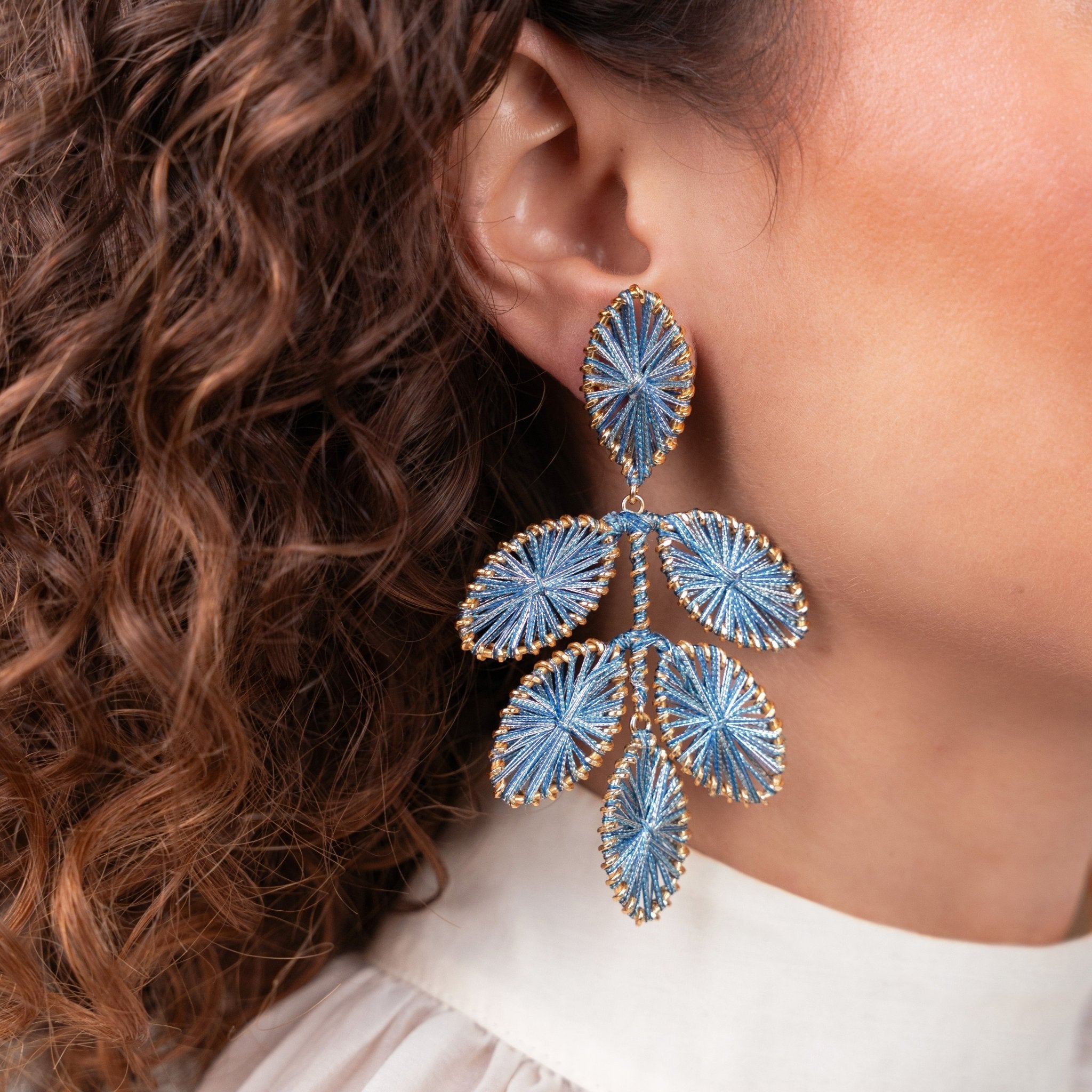 LOTT.gioielli Ohrringe Beatrice, Flower Leaf, Blue Aura, vergoldet