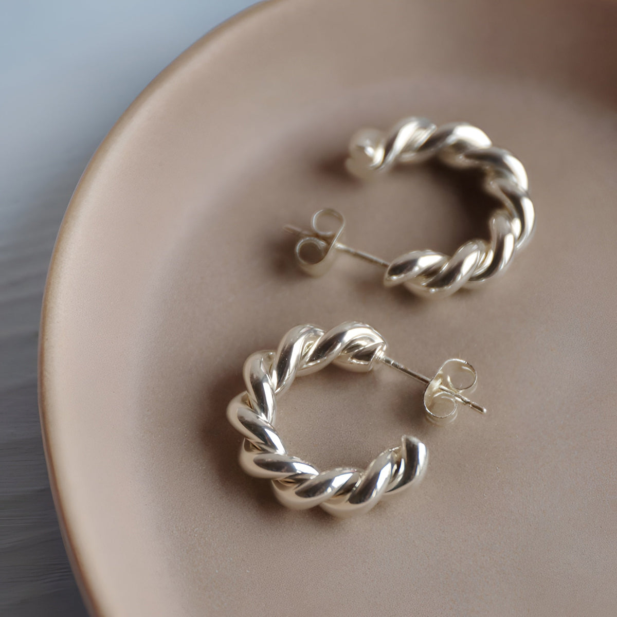 Lulu Copenhagen Creolen Chunky Twisted Hoops, versilbert