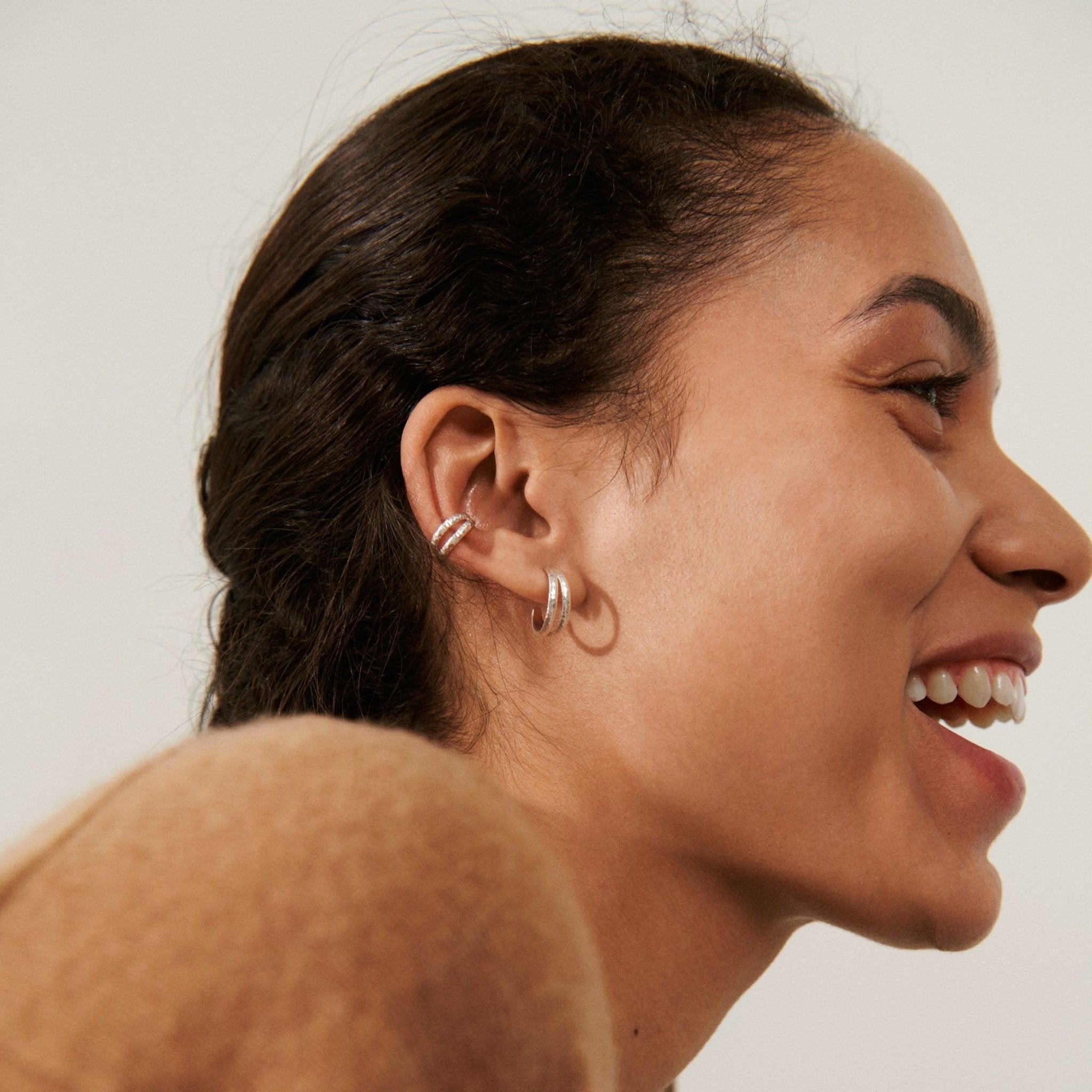 Pernille Corydon Creolen Poetry Hoops, vergoldet