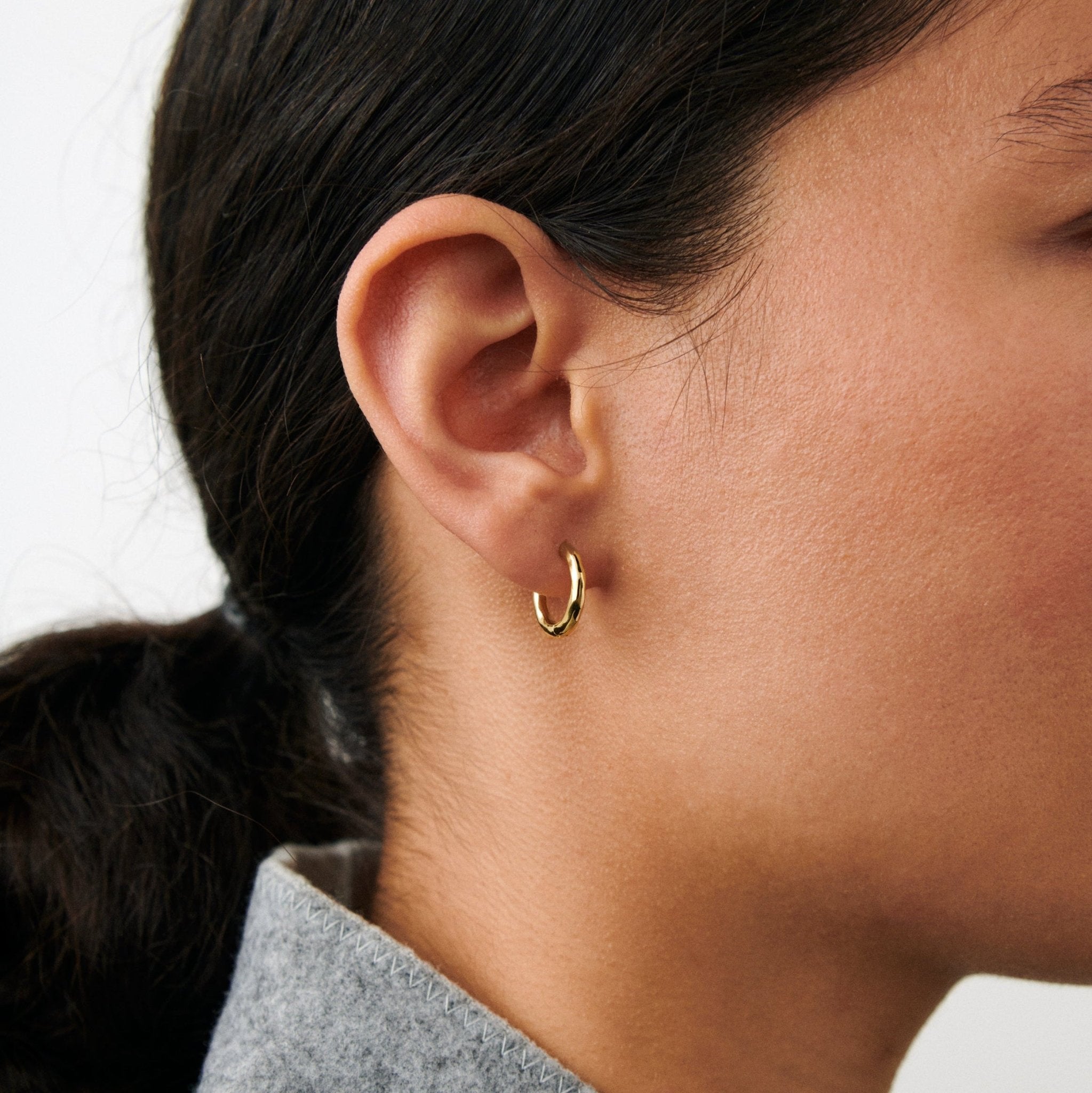 Pernille Corydon Creolen Small Spirit Huggies, versilbert