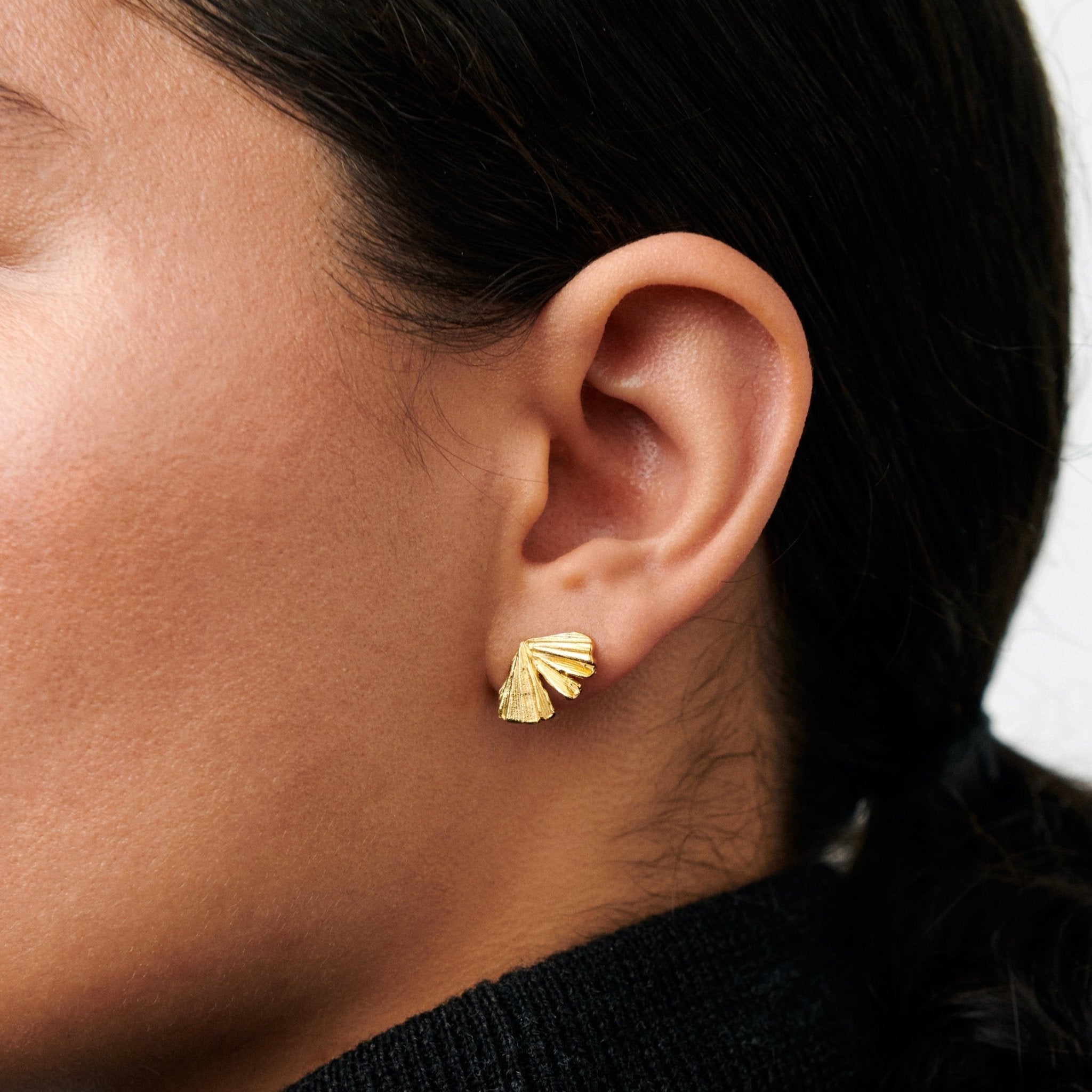Pernille Corydon Ohrstecker Autumn Leaf, vergoldet
