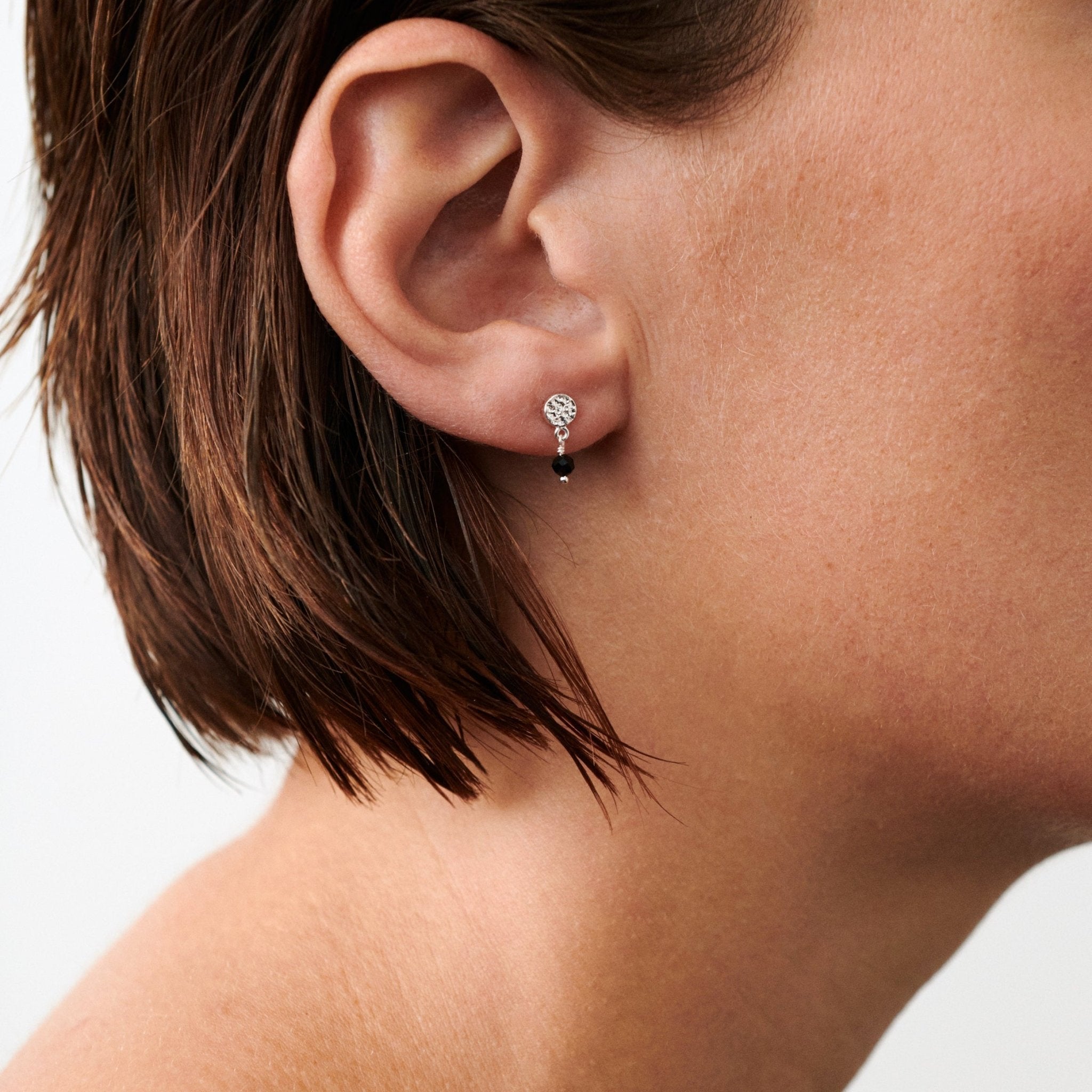 Pernille Corydon Ohrstecker Black Nature, vergoldet