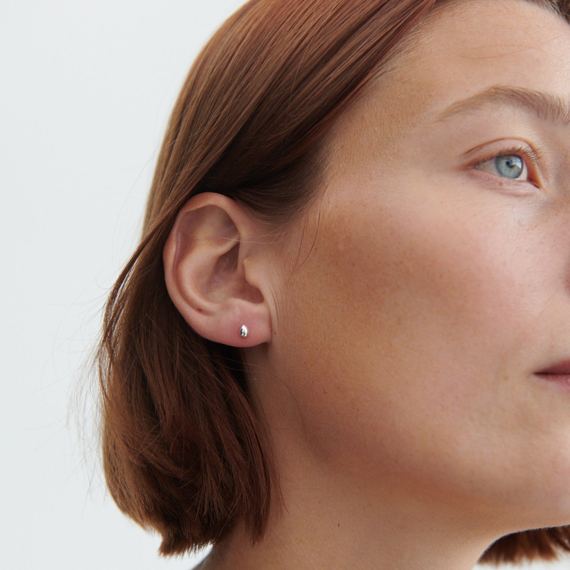 Pernille Corydon Ohrstecker Driplet, vergoldet