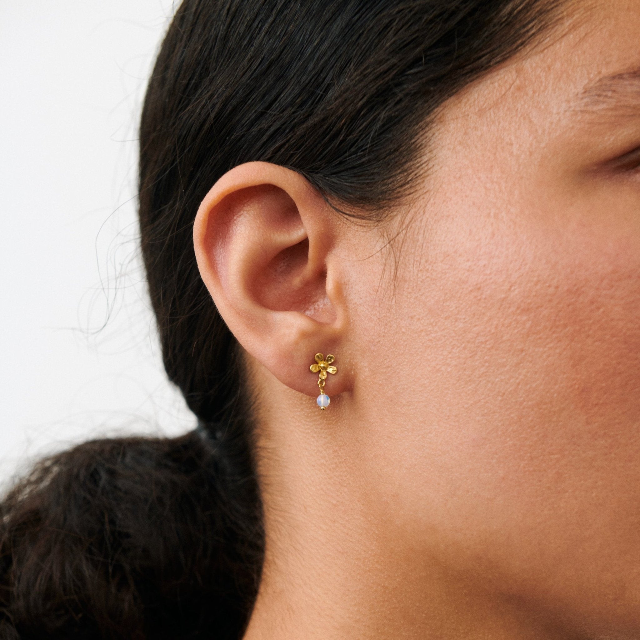 Pernille Corydon Ohrstecker Moonstone Poppy, Silber