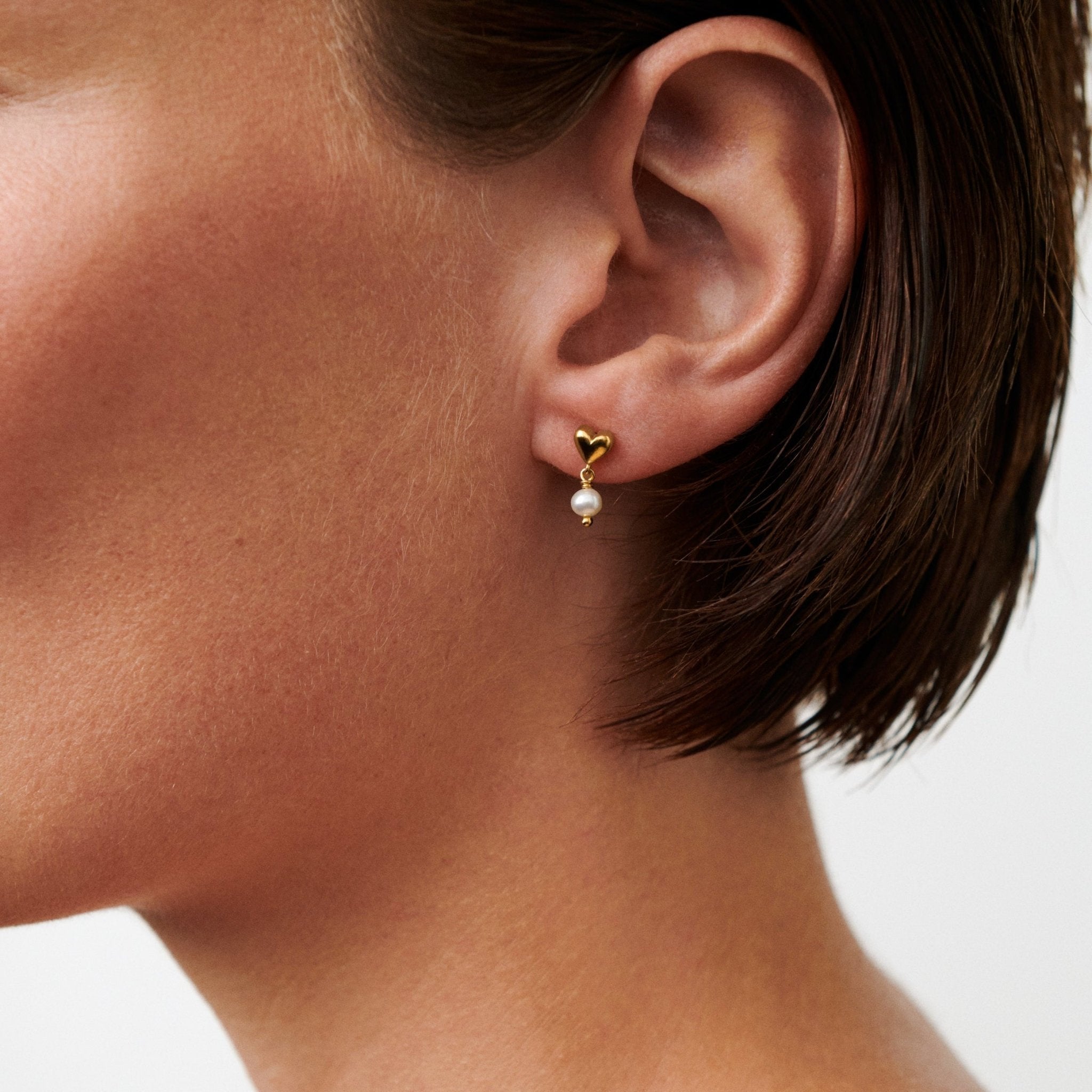 Pernille Corydon Ohrstecker White Adore, vergoldet