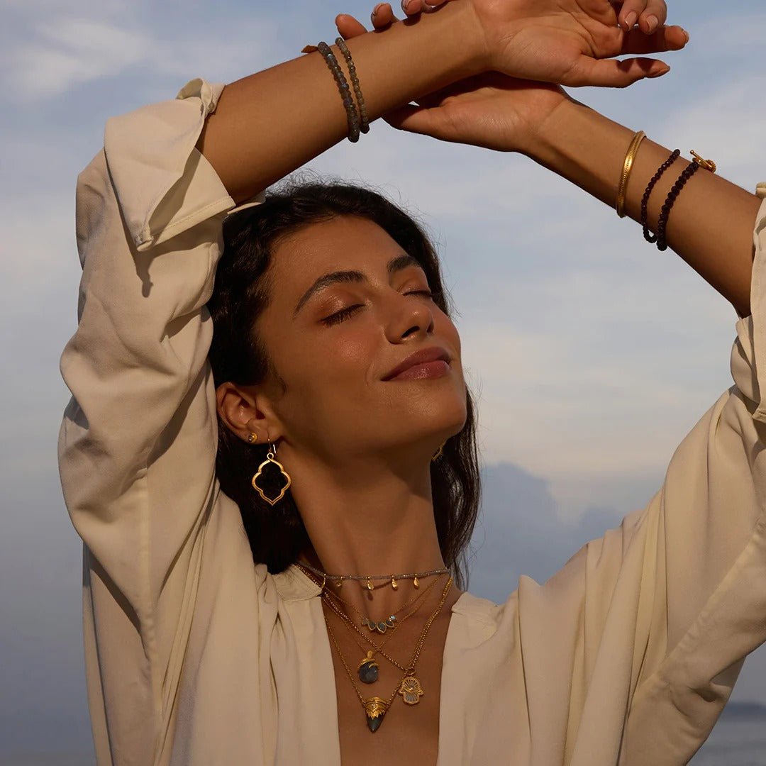 Satya Jewelry Kette Awaken Intuition Labradorite Petal, vergoldet