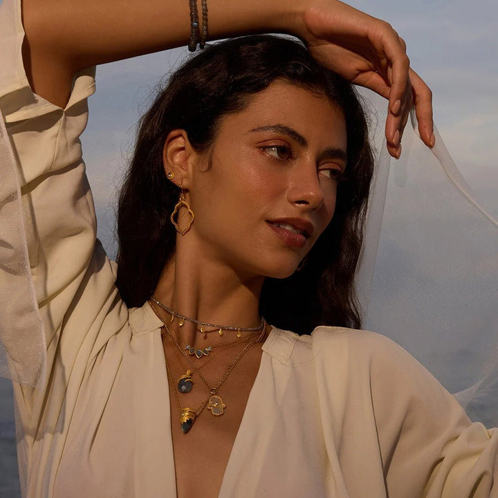 Satya Jewelry Kette Awaken Intuition Labradorite Petal, vergoldet