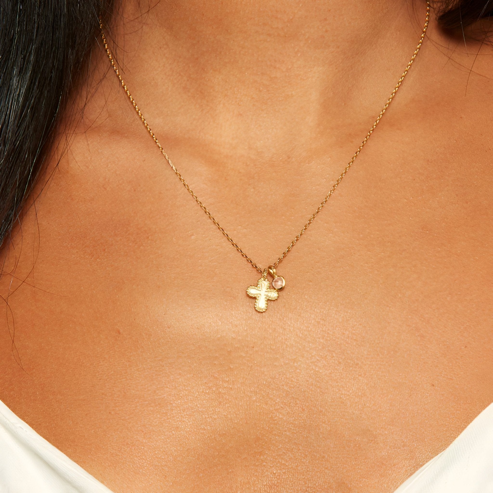Satya Jewelry Kette Compassionate Faith Rose Quartz Cross, vergoldet