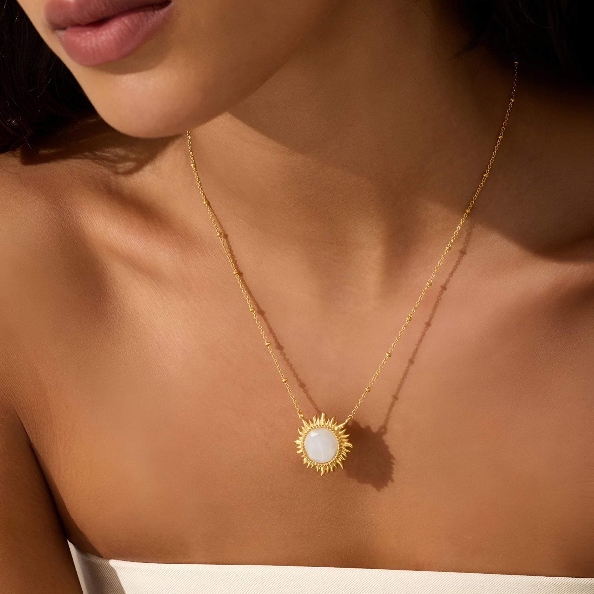 Satya Jewelry Kette Dawn of Hope Moonstone Sun, vergoldet