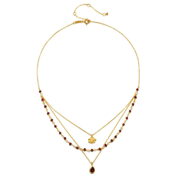 Satya Jewelry Kette Embrace Change Garnet Lotus Triple, vergoldet