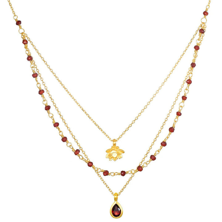 Satya Jewelry Kette Embrace Change Garnet Lotus Triple, vergoldet