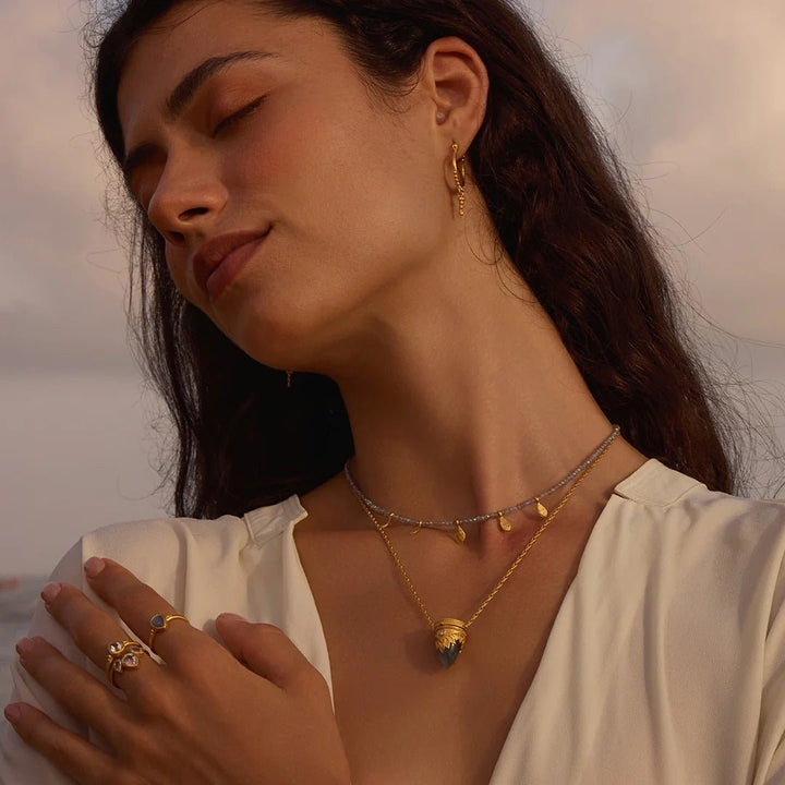 Satya Jewelry Kette Inspired Beginnings Labradorite Petal Beaded, vergoldet