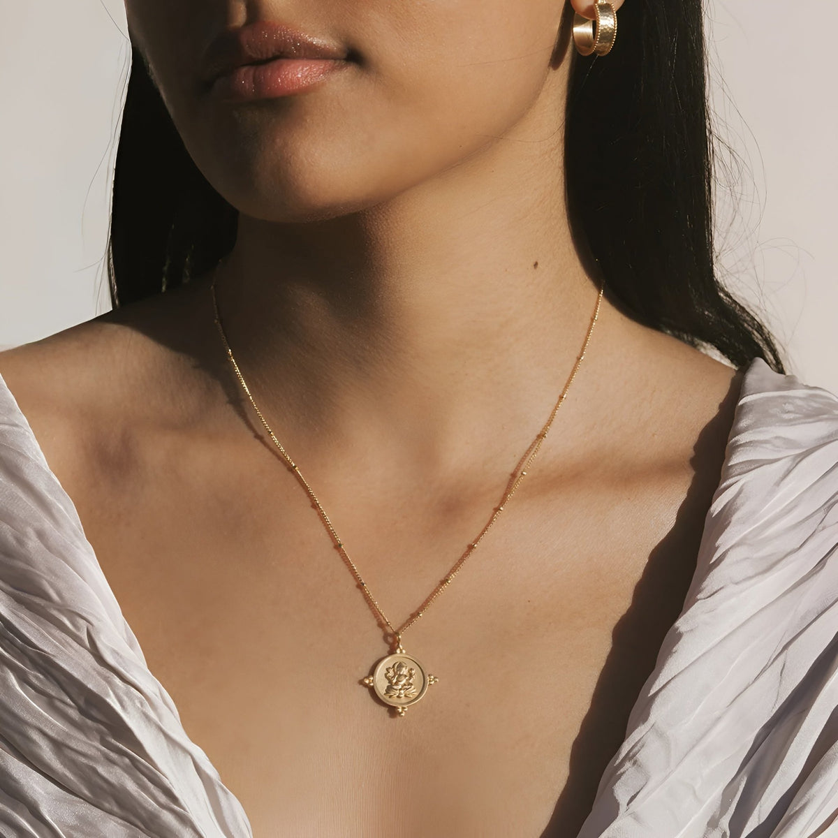 Satya Jewelry Kette Manifesting Abundance Goddess Lakshmi Coin, vergoldet