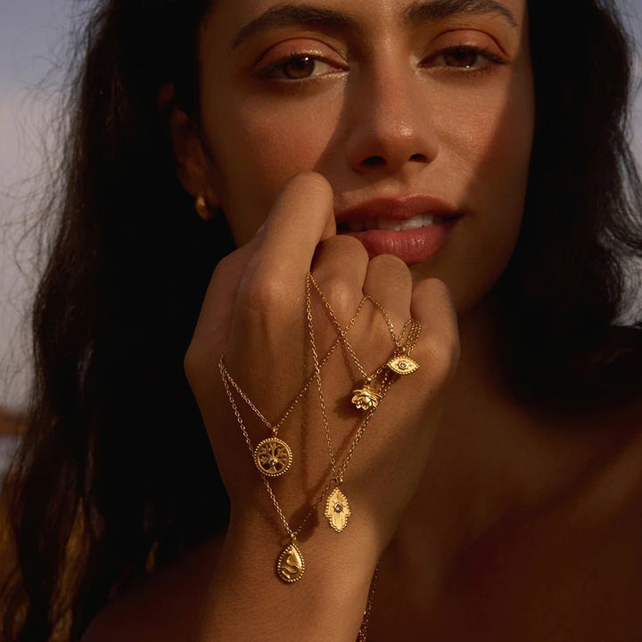 Satya Jewelry Kette Protective Hand White Topaz Hamsa, vergoldet