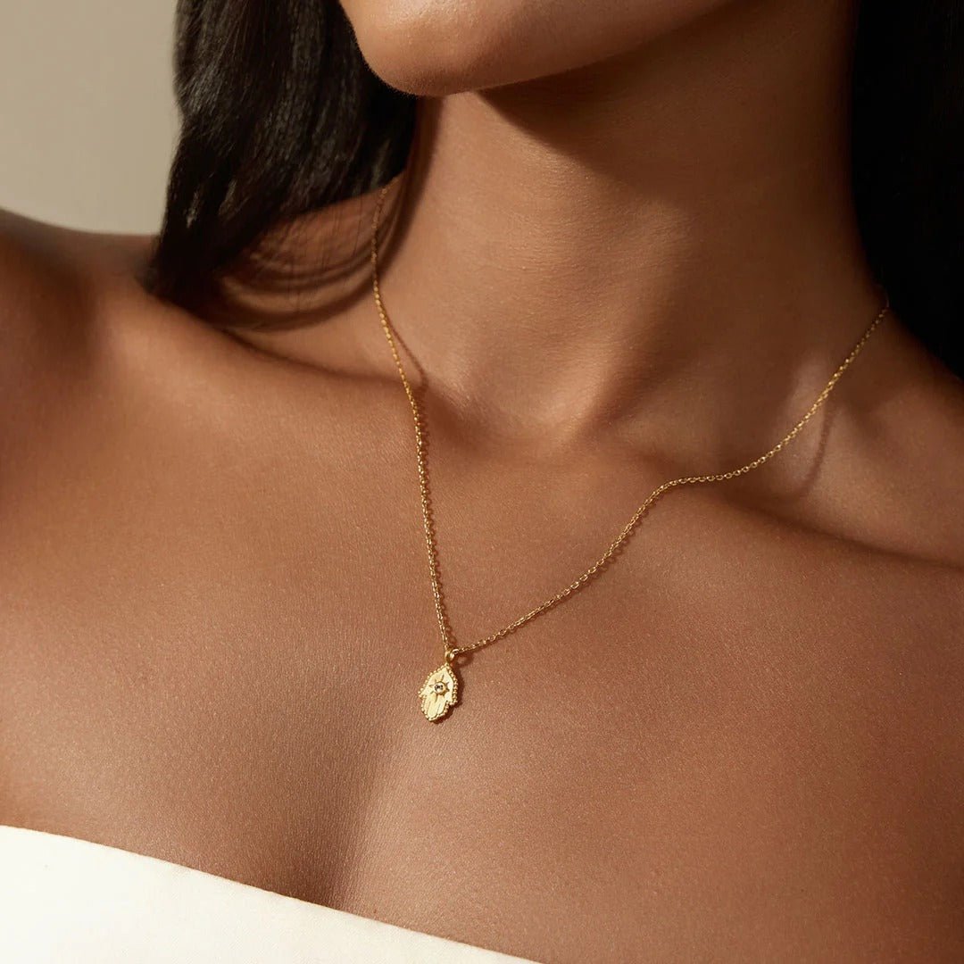 Satya Jewelry Kette Protective Hand White Topaz Hamsa, vergoldet