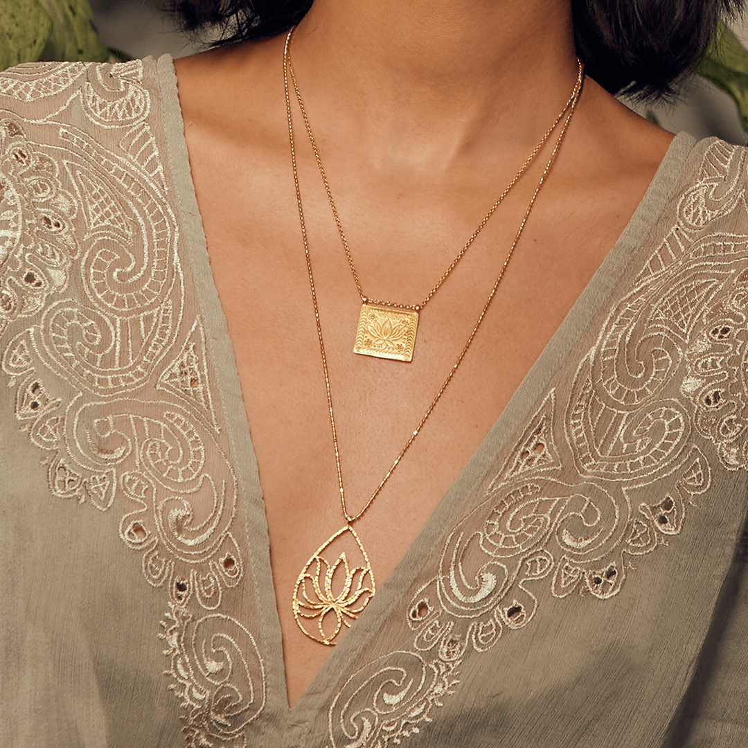 Satya Jewelry Kette Sacred Commencement Lotus, vergoldet