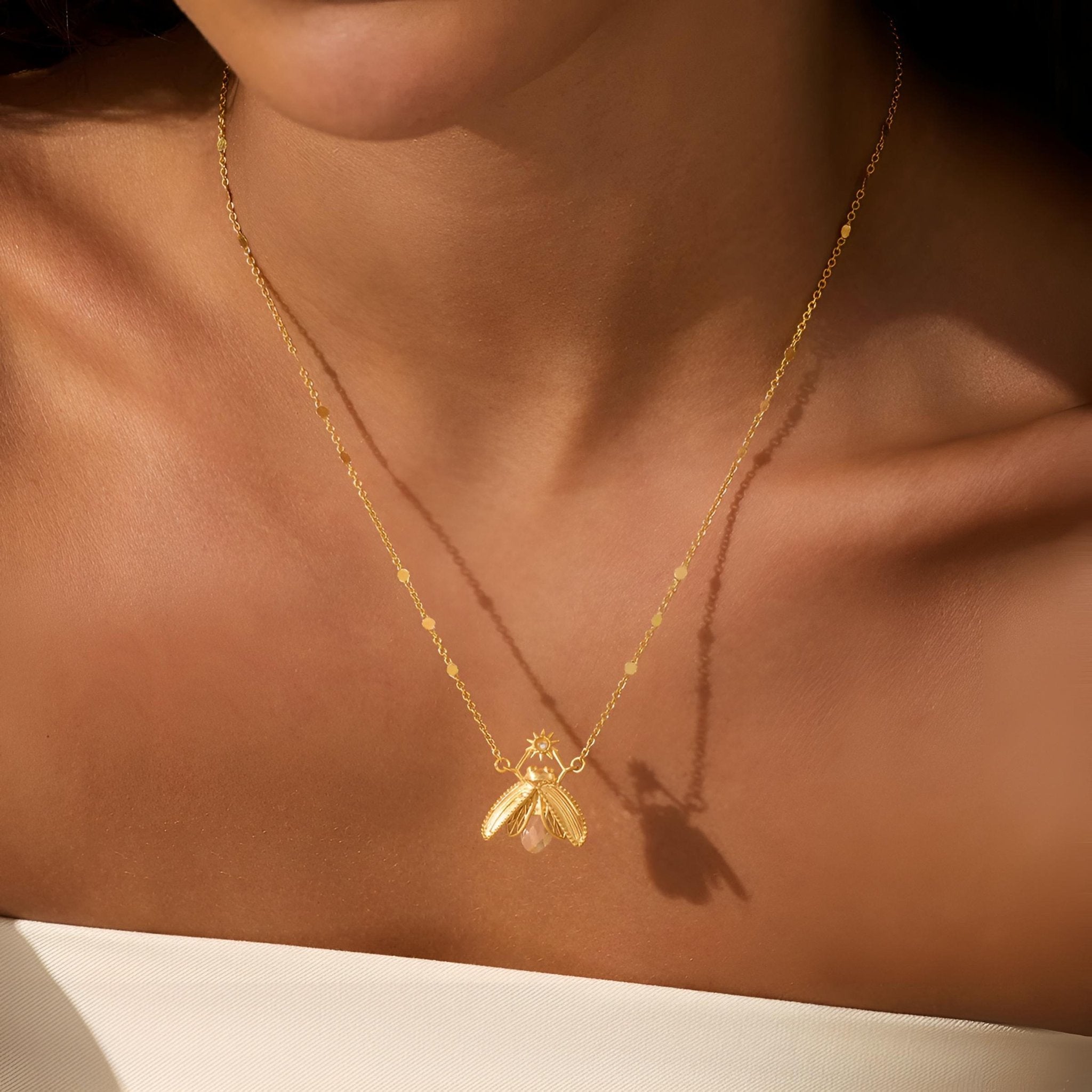 Satya Jewelry Kette Sacred Light White Topaz Firefly, vergoldet