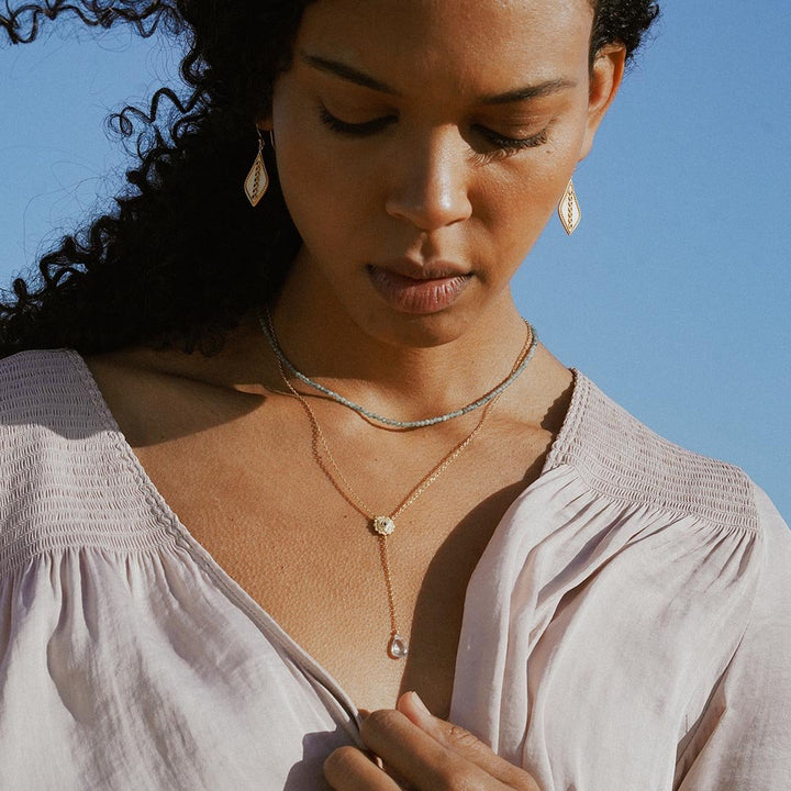 Satya Jewelry Kette Speak with Strength Chakra Lariat, vergoldet