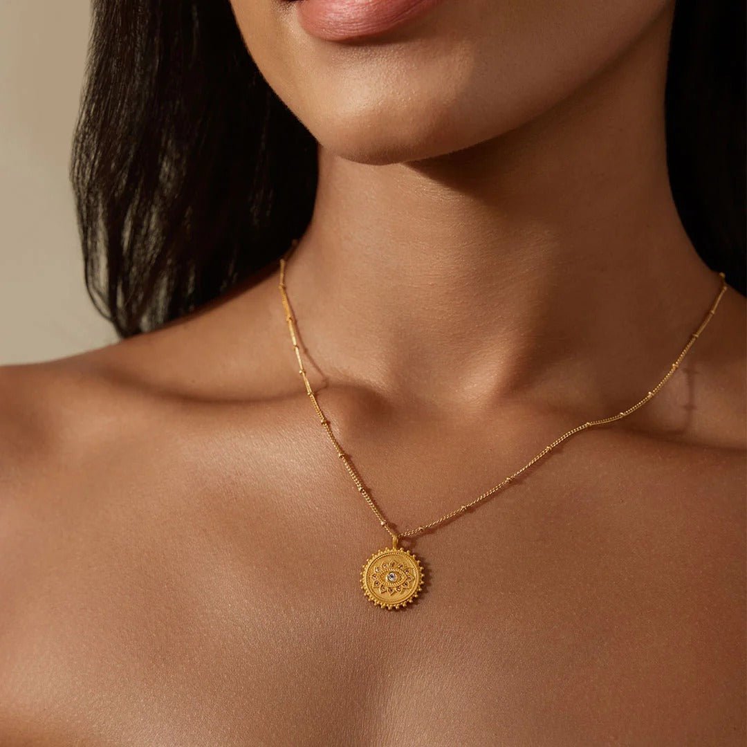 Satya Jewelry Kette True Visionary White Topaz Evil Eye Coin, vergoldet