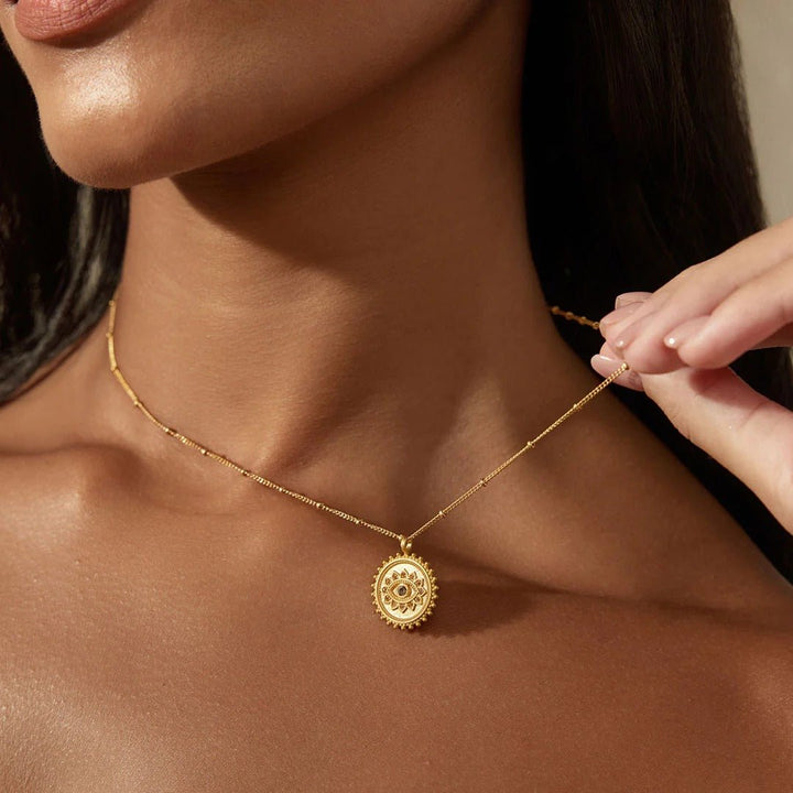 Satya Jewelry Kette True Visionary White Topaz Evil Eye Coin, vergoldet