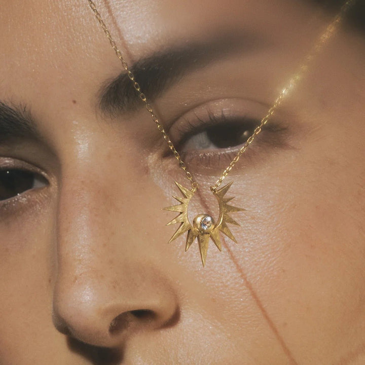 Satya Jewelry Kette Unveiling Dreams White Topaz Starburst, vergoldet