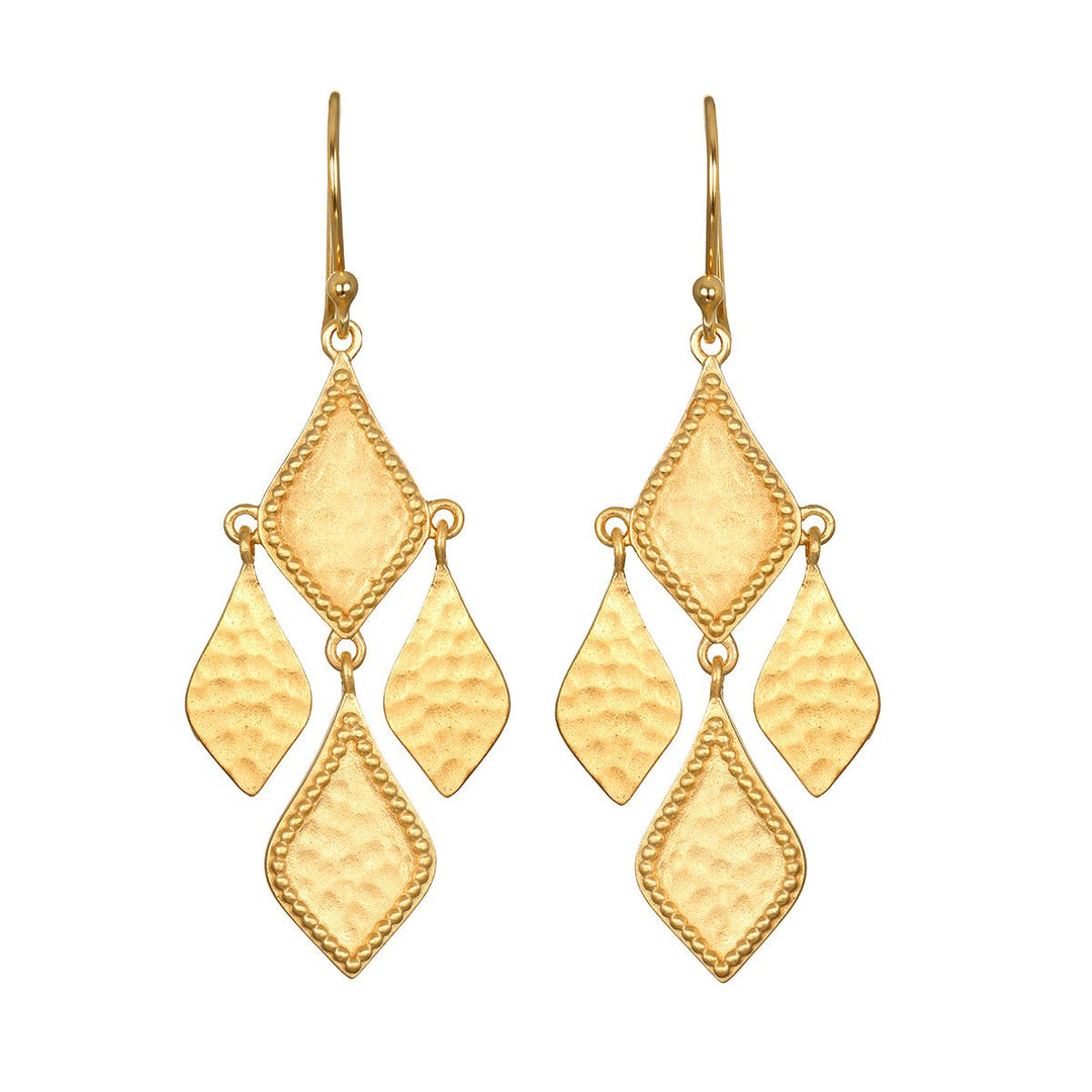 Satya Jewelry Ohrringe Adorned with Light Chandelier, vergoldet