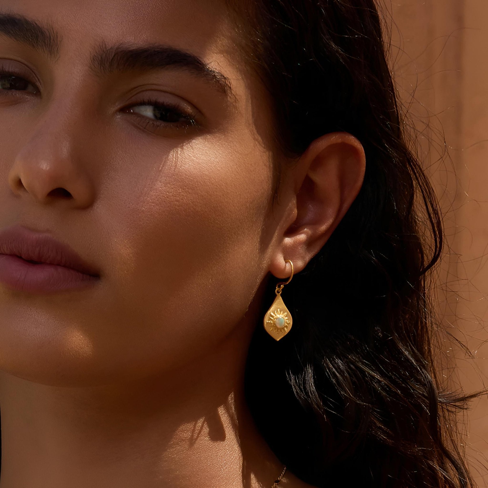 Satya Jewelry Ohrringe Dawn of Possibilities Opal Sun, vergoldet