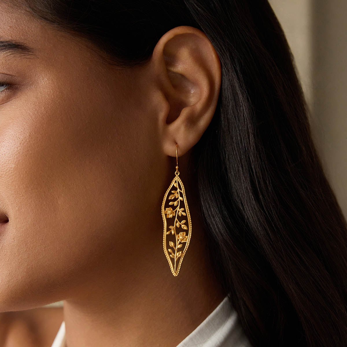 Satya Jewelry Ohrringe Expanding Beauty Lotus, vergoldet