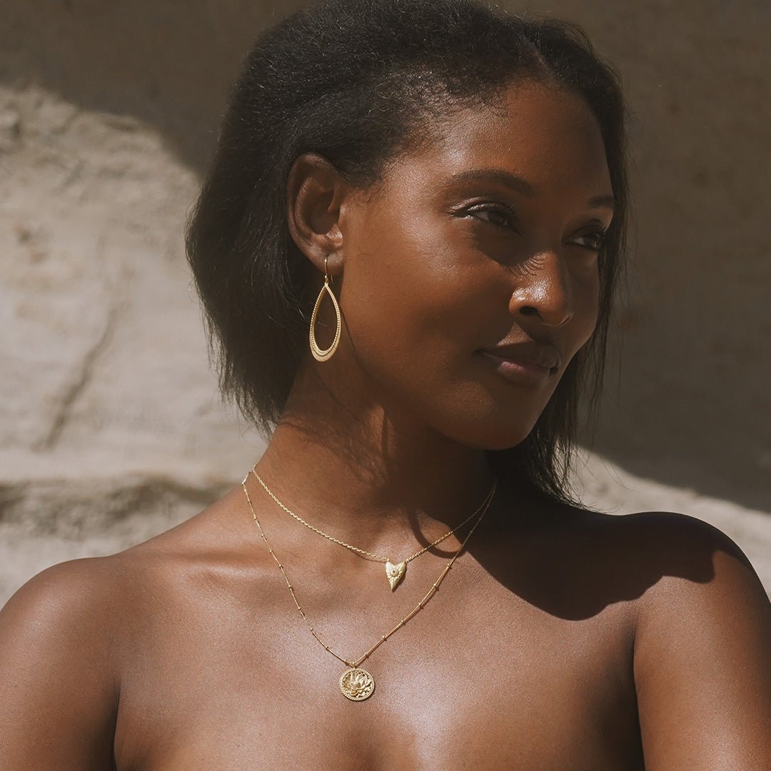 Satya Jewelry Ohrringe Graceful Beauty Dot Teardrop, vergoldet