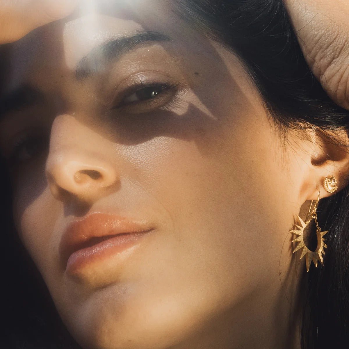 Satya Jewelry Ohrringe Lucent Glow Starburst Linear Drop, vergoldet