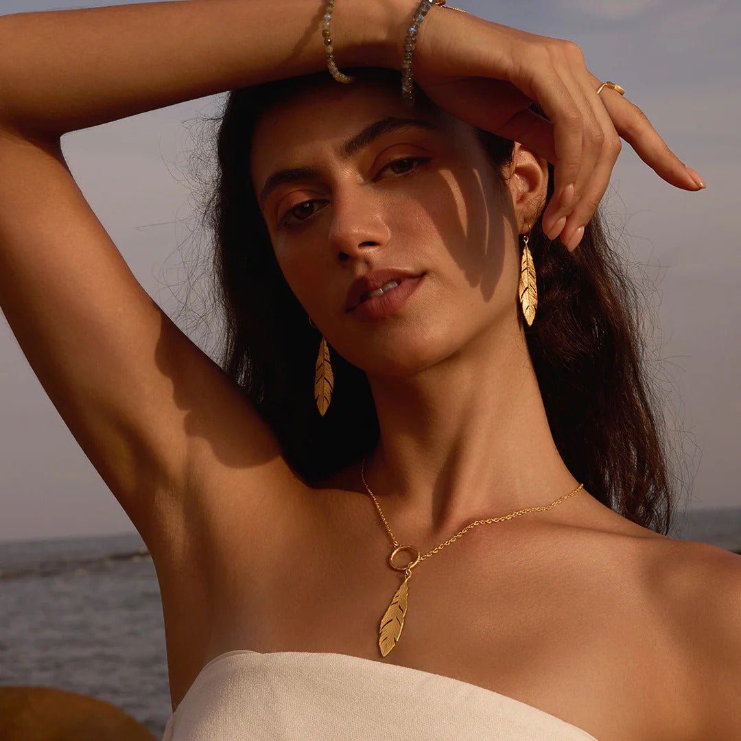 Satya Jewelry Ohrringe Spiritual Messenger Feather, vergoldet