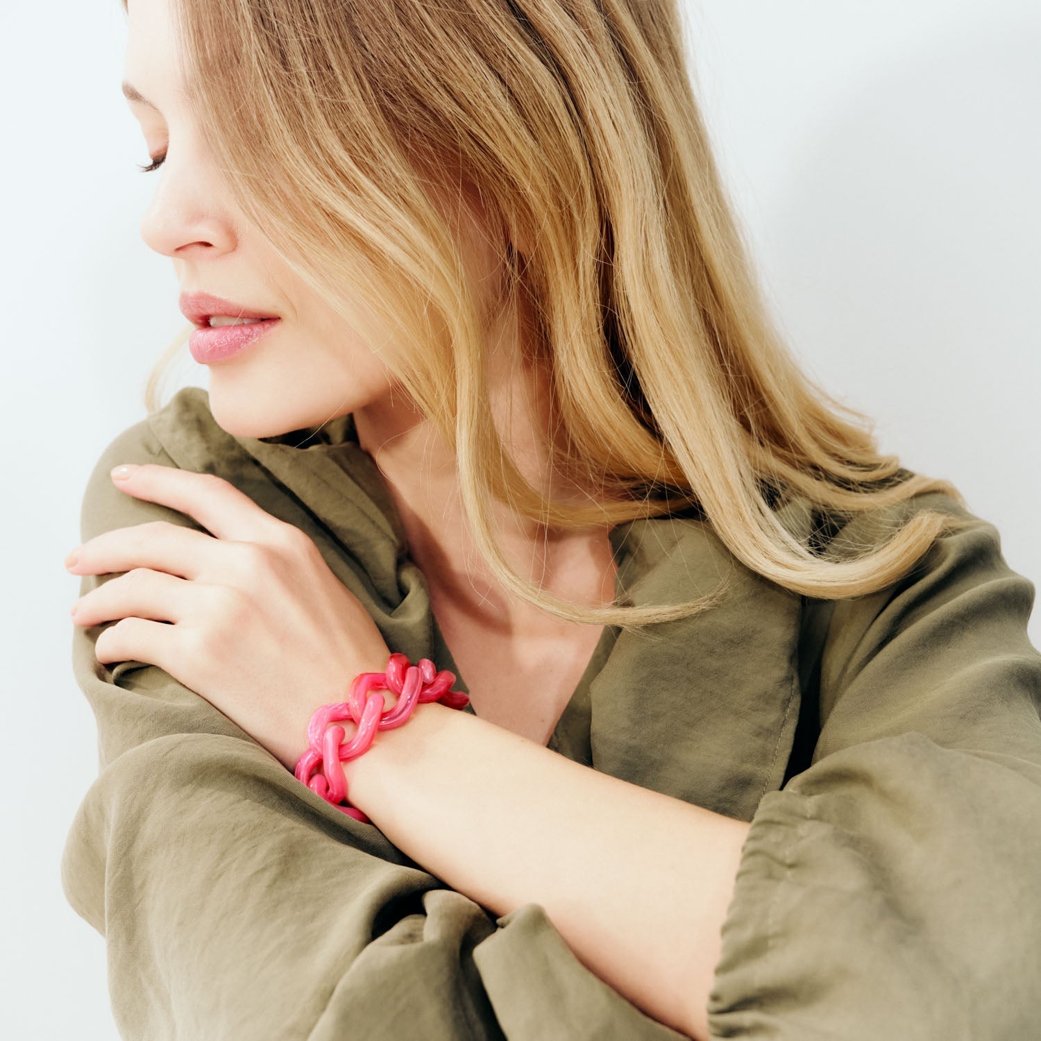 Vanessa Baroni Armband Flat Chain, raspberry marble, vergoldet