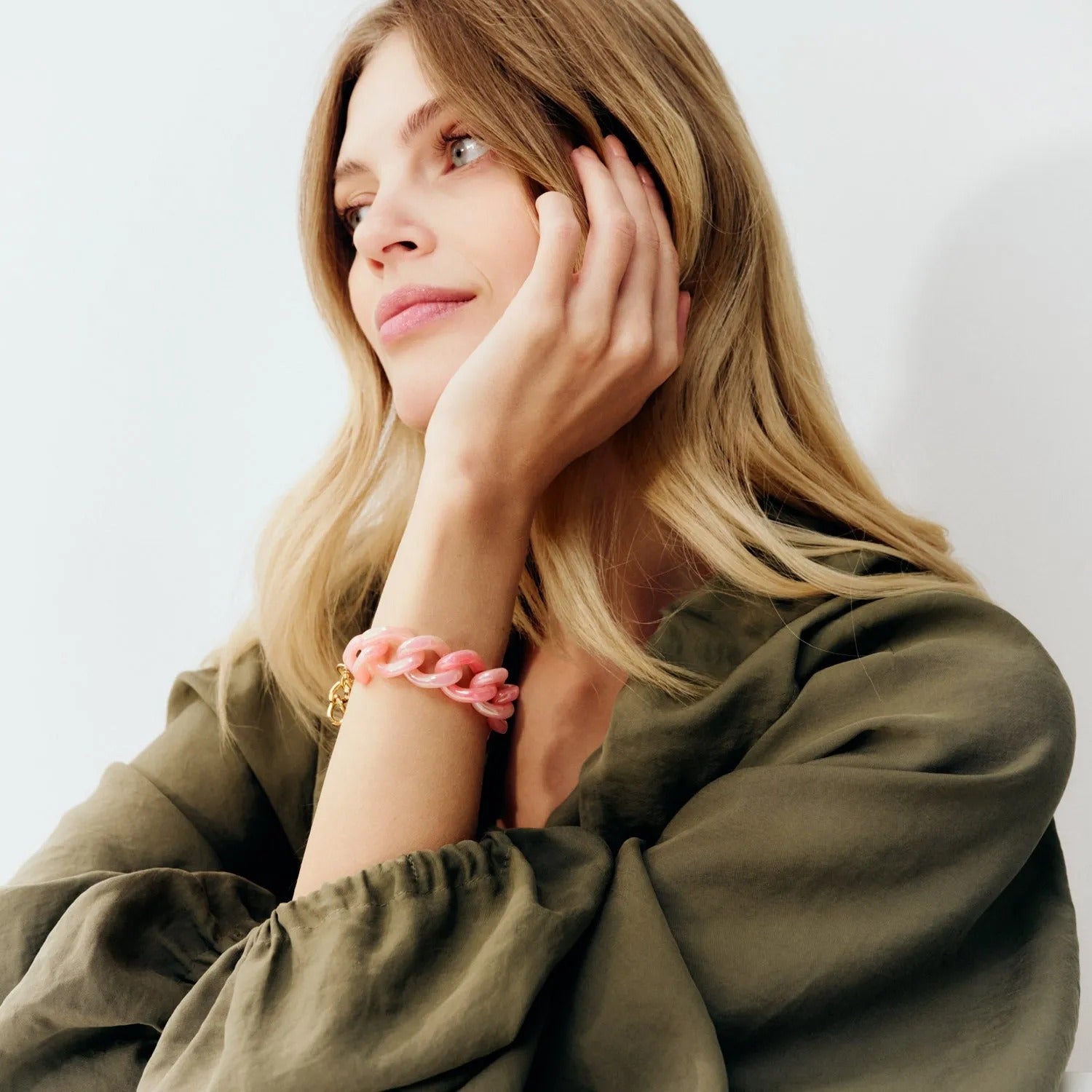 Vanessa Baroni Armband Mini Flat Chain, iridescent neon pink marble, vergoldet