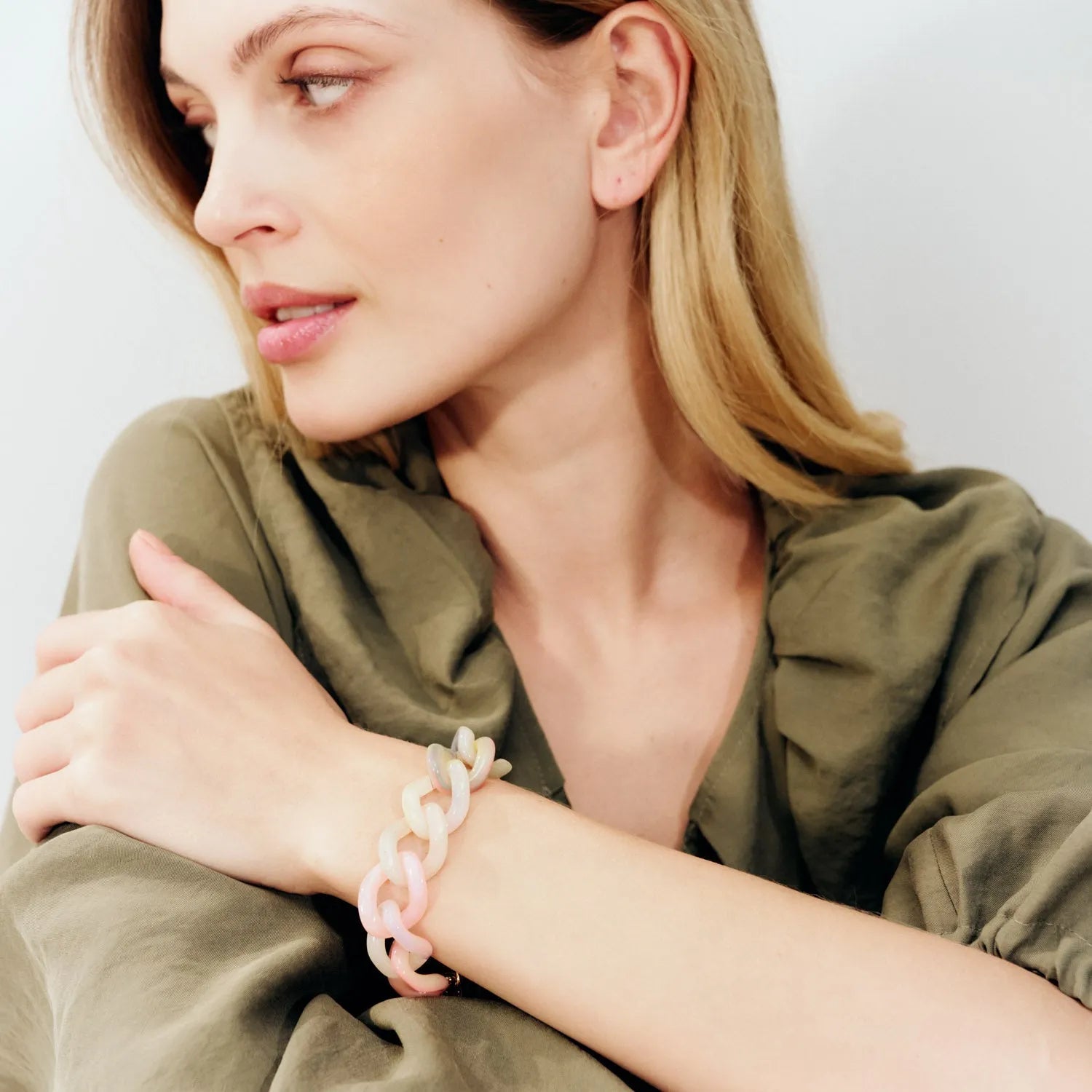 Vanessa Baroni Armband Mini Flat Chain, neon rainbow, vergoldet