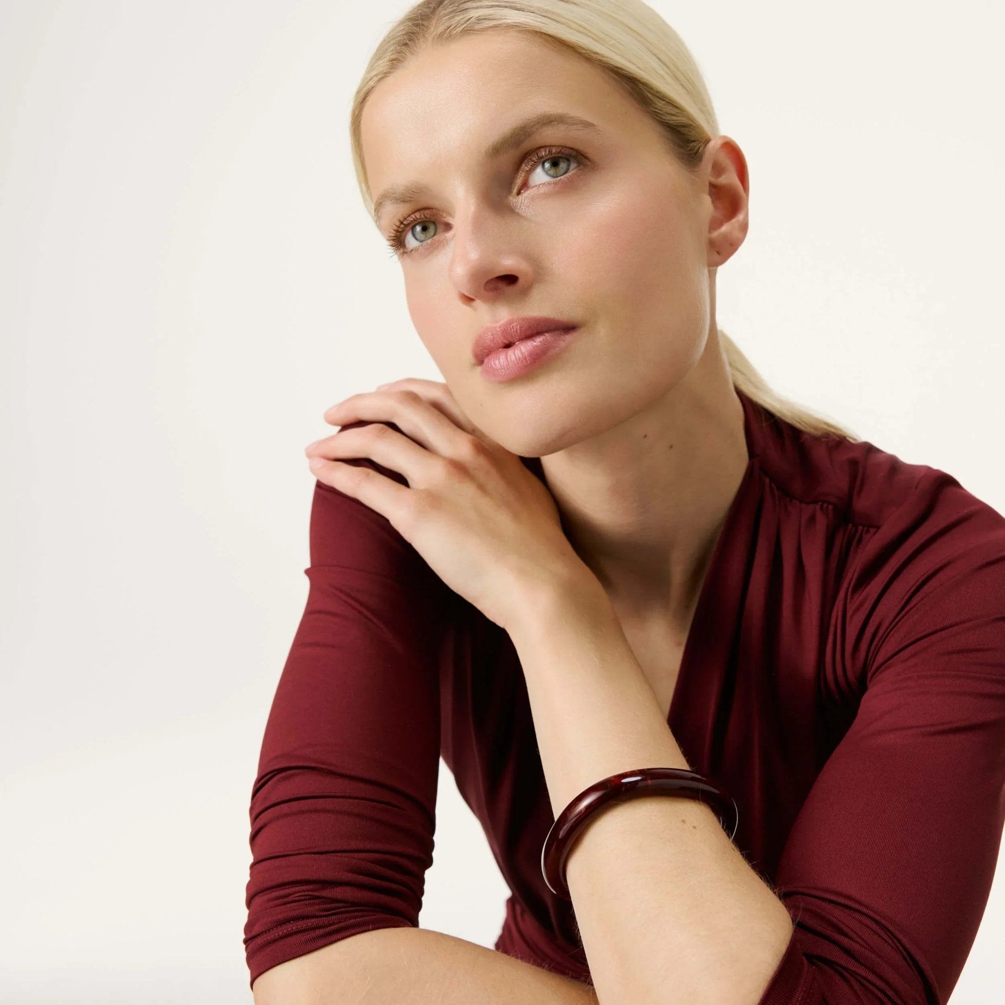 Vanessa Baroni Armreif Soft Edge Bangle, bordeaux marble