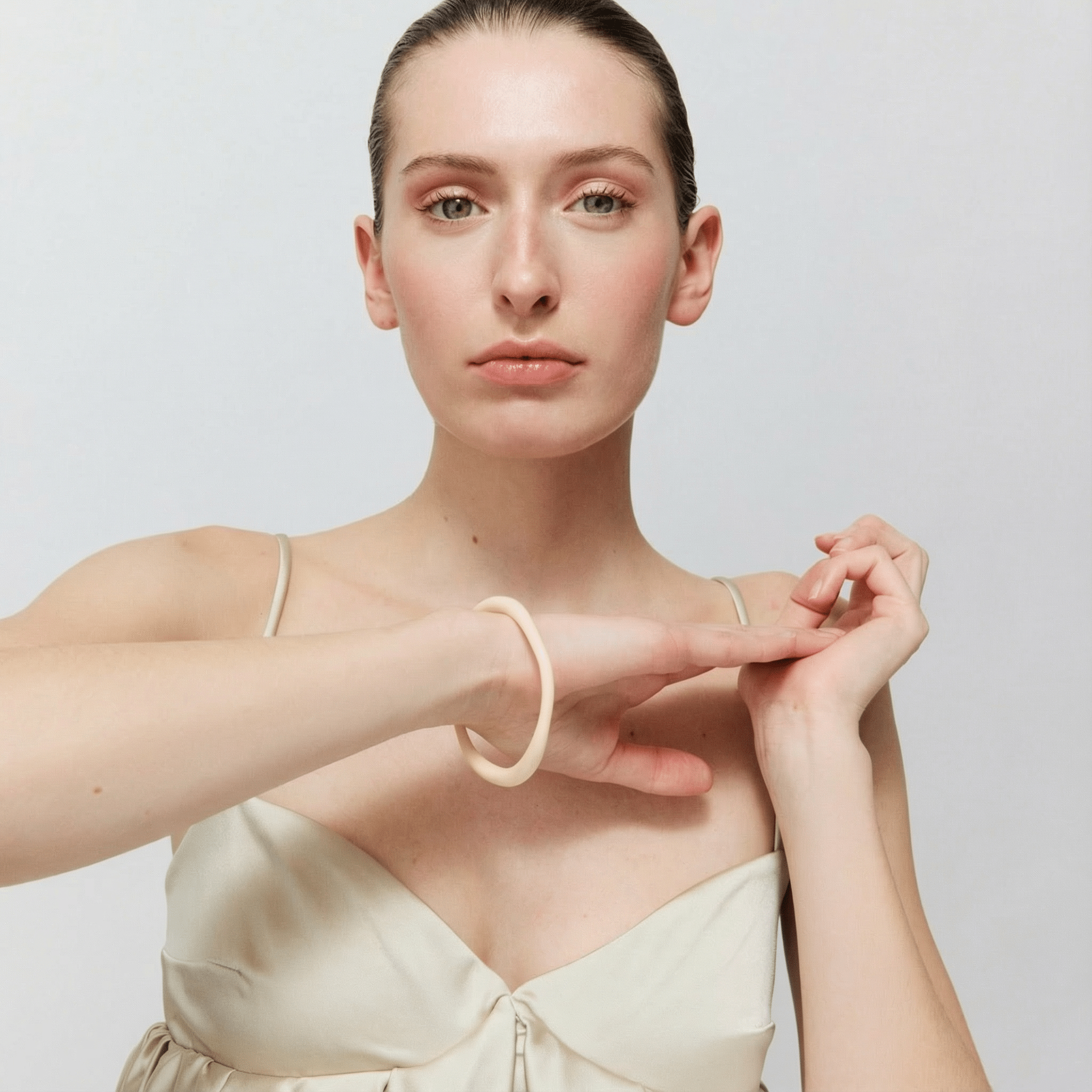 Vanessa Baroni Armreif Thin Loop, latte