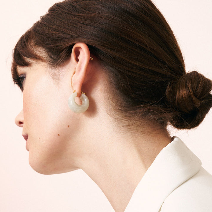 Vanessa Baroni Creolen Circlet, snow white marble, vergoldet