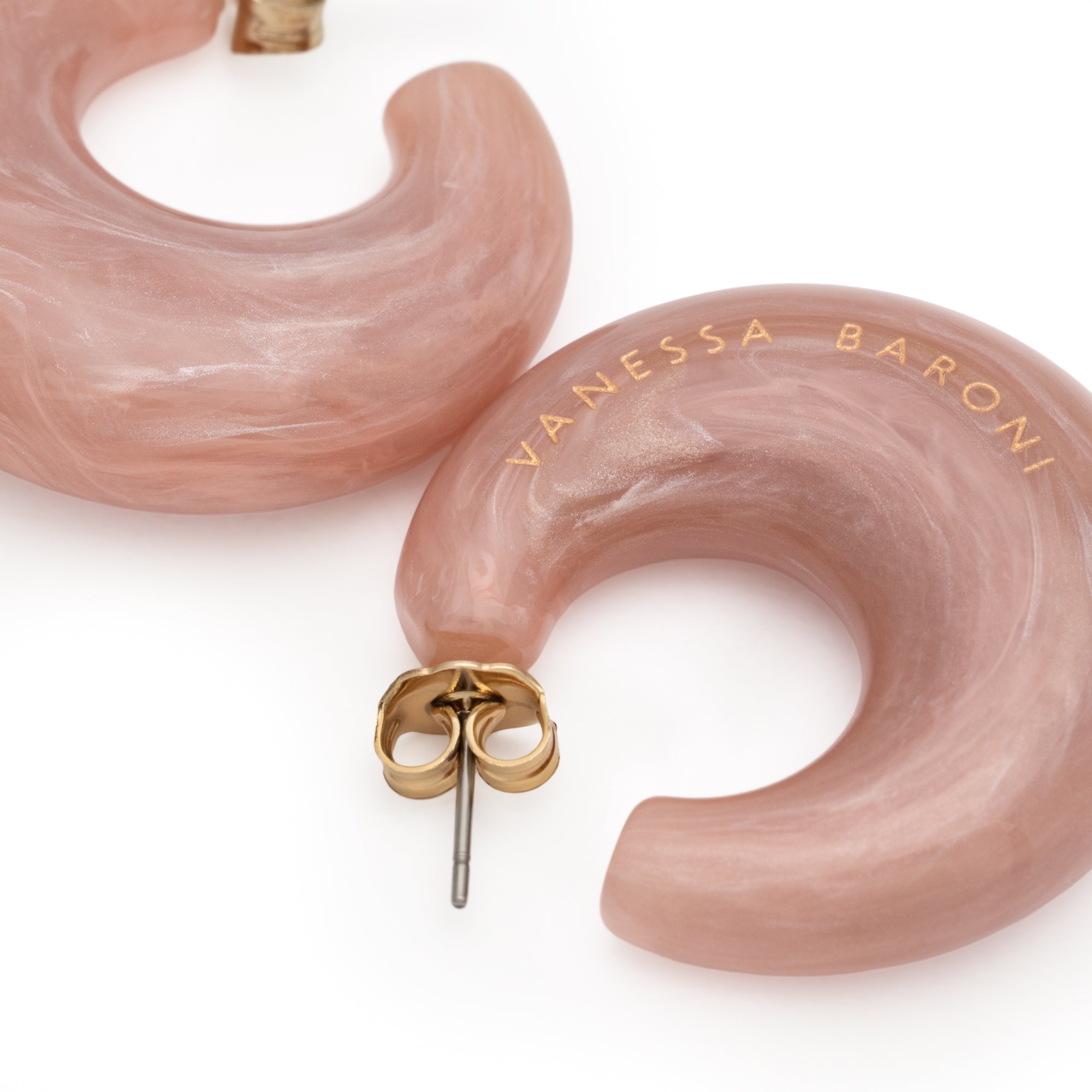 Vanessa Baroni Creolen Moon, blush marble, vergoldet