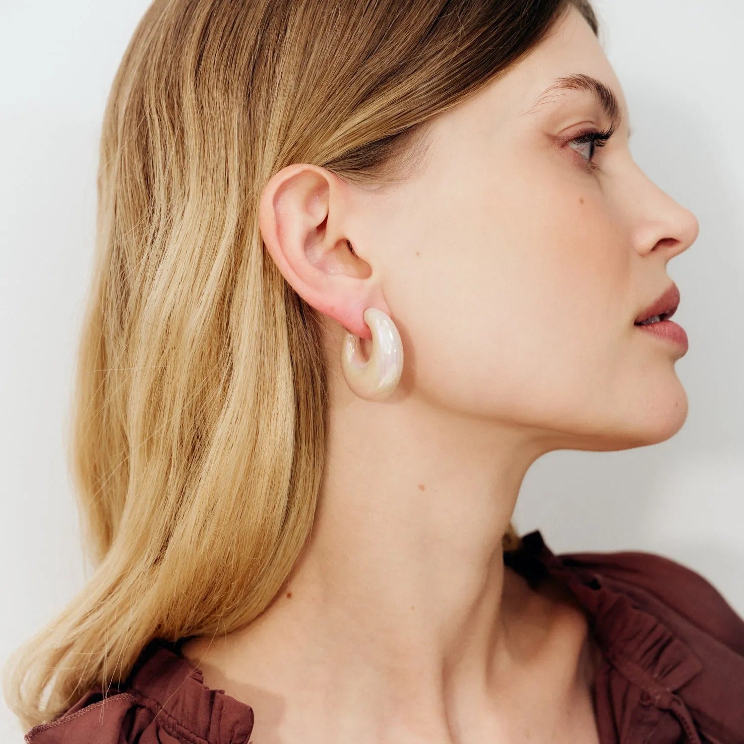 Vanessa Baroni Creolen Moon, iridescent rose, vergoldet