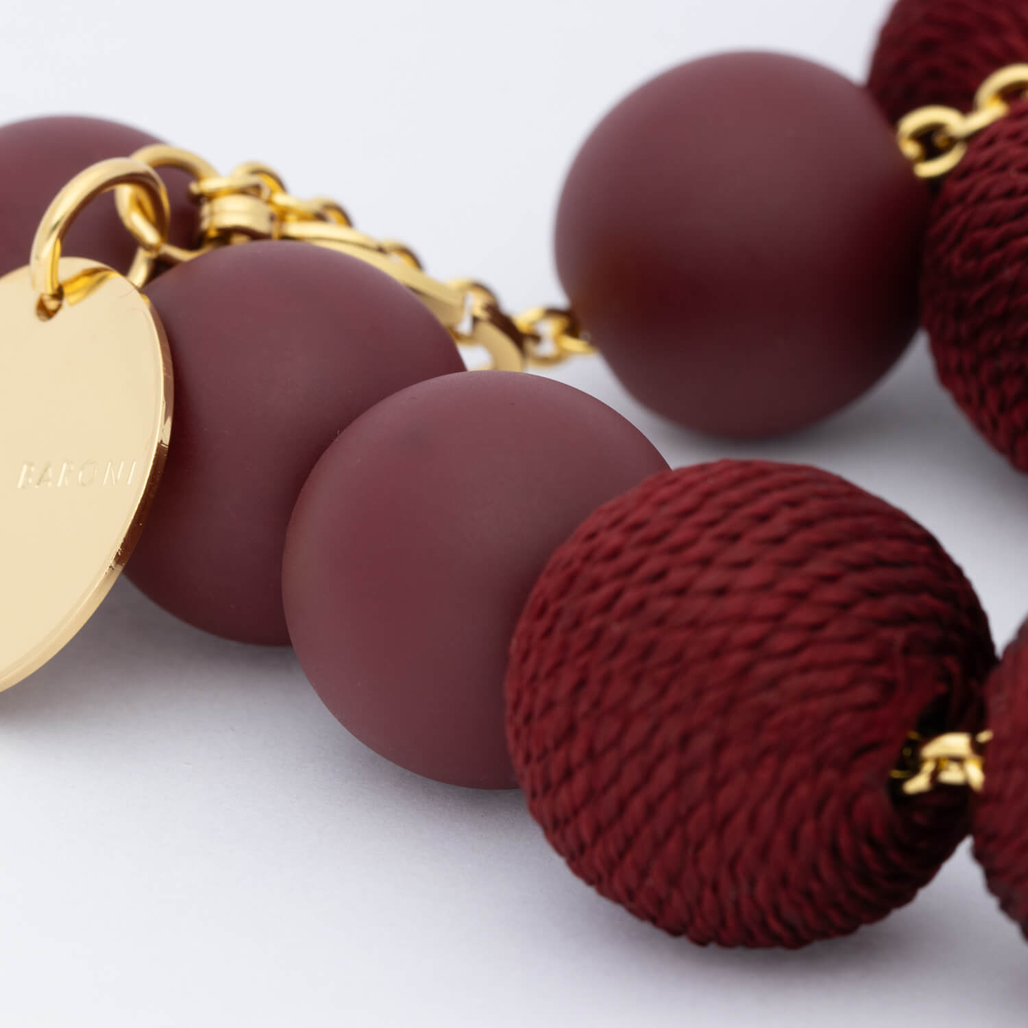 Vanessa Baroni Kette Wrapped Beads, matt bordeaux, vergoldet