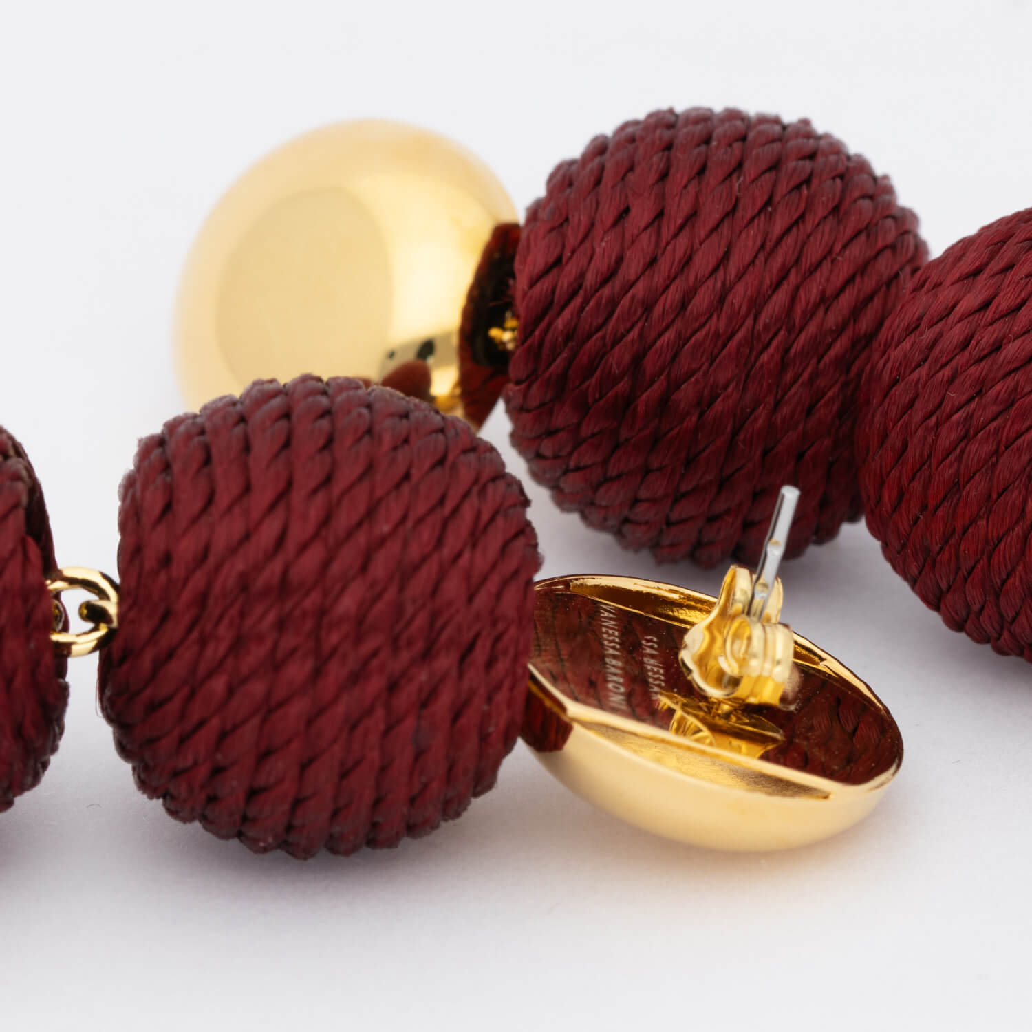 Vanessa Baroni Ohrringe Wrapped Small Beads, bordeaux, vergoldet