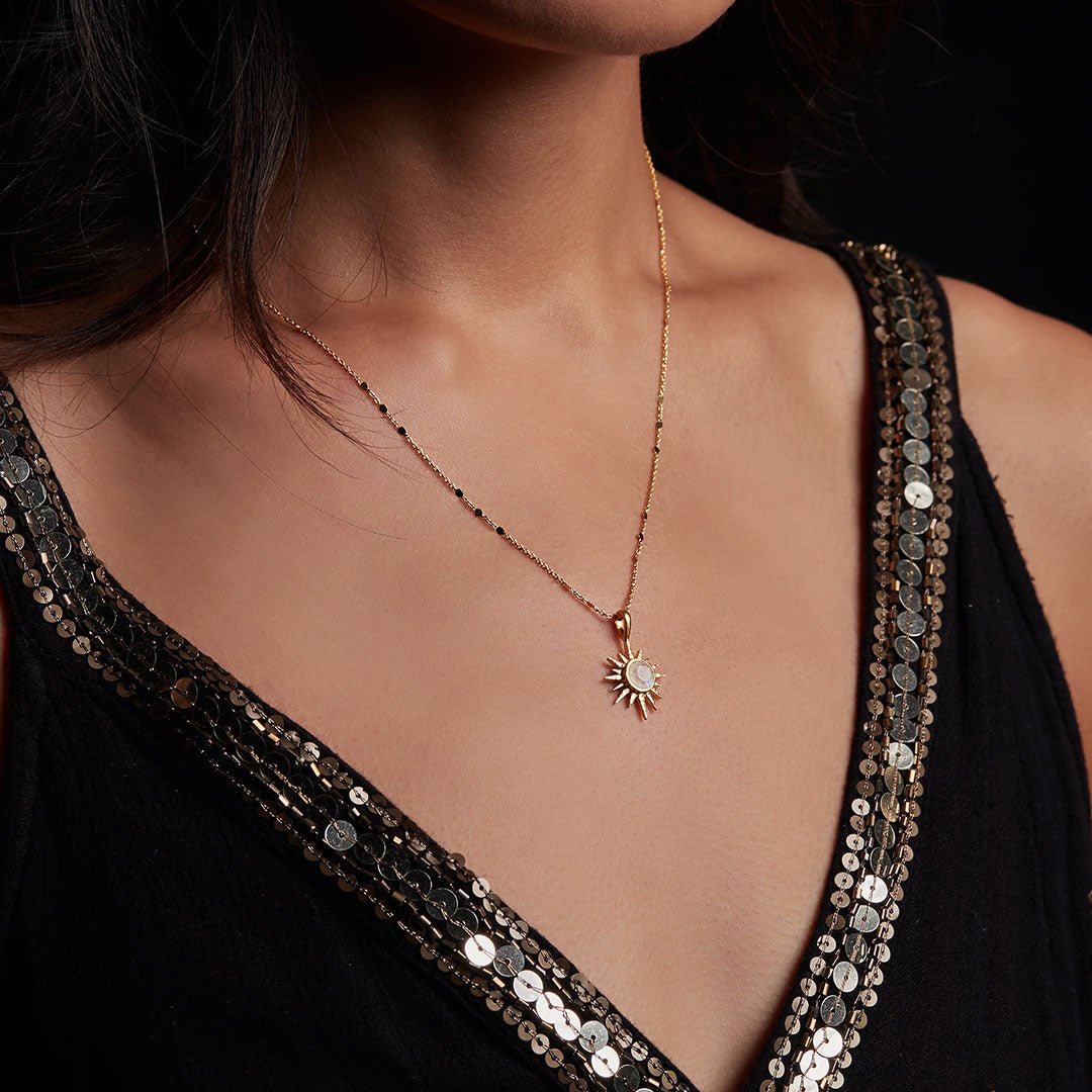 Satya Jewelry Kette North Star Moonstone Starburst, vergoldet