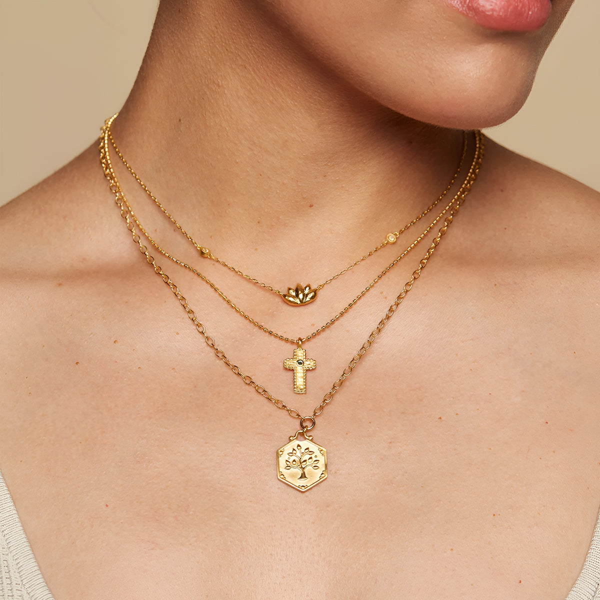 Satya Jewelry Kette Centered in Faith Cross, vergoldet