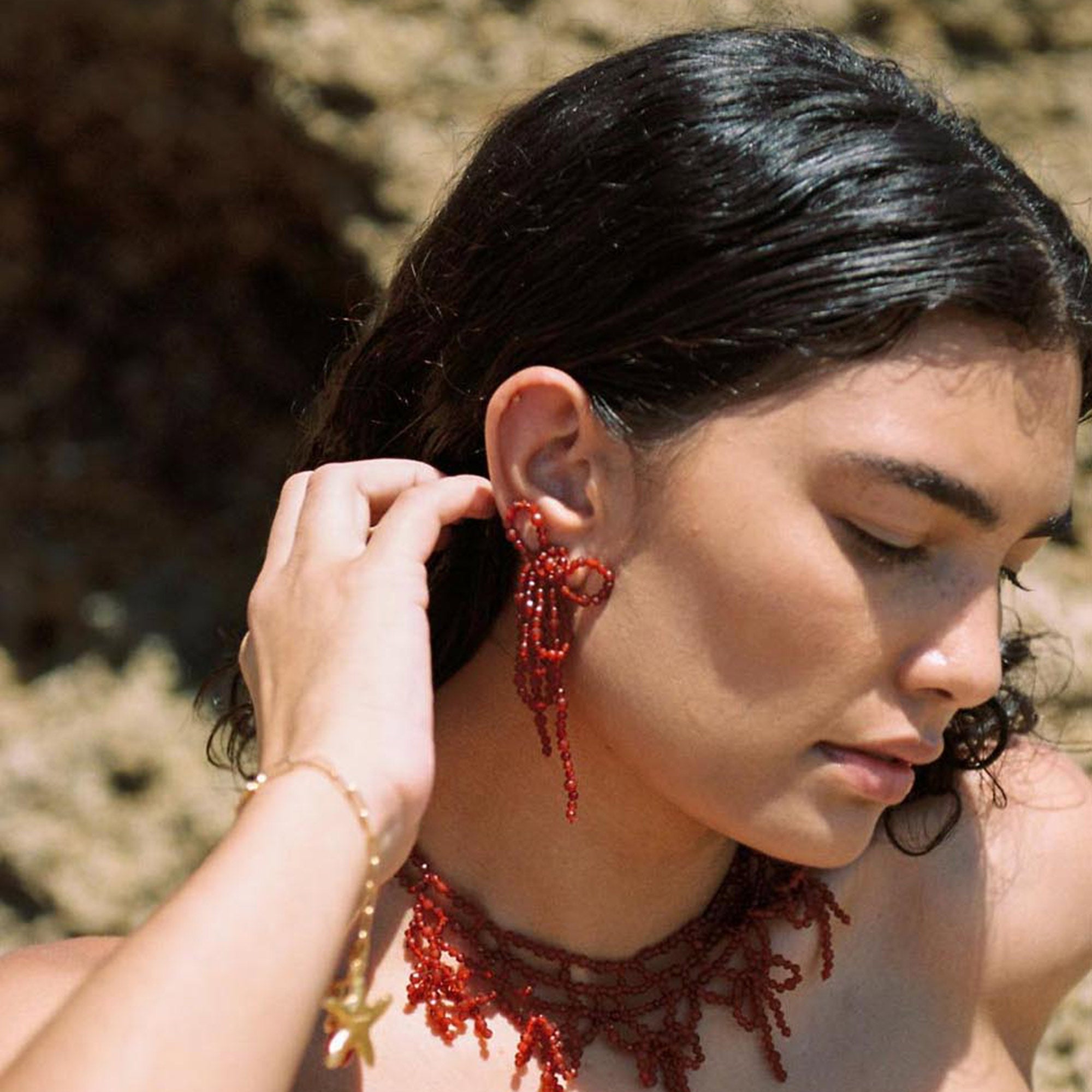 Alhaja Ohrringe Isis, rot, vergoldet